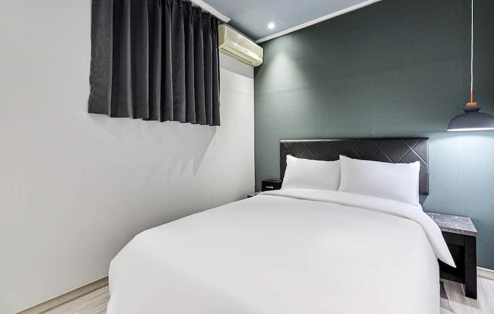 Economy Double Room - Photo 3