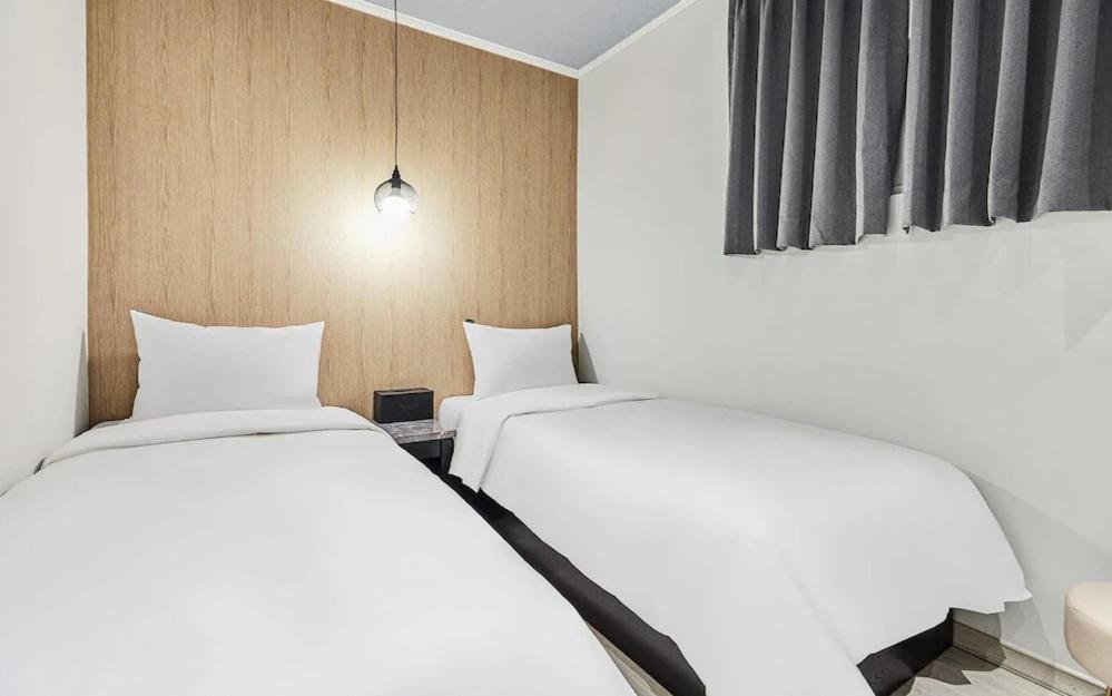 Standard Twin Room - Photo 1