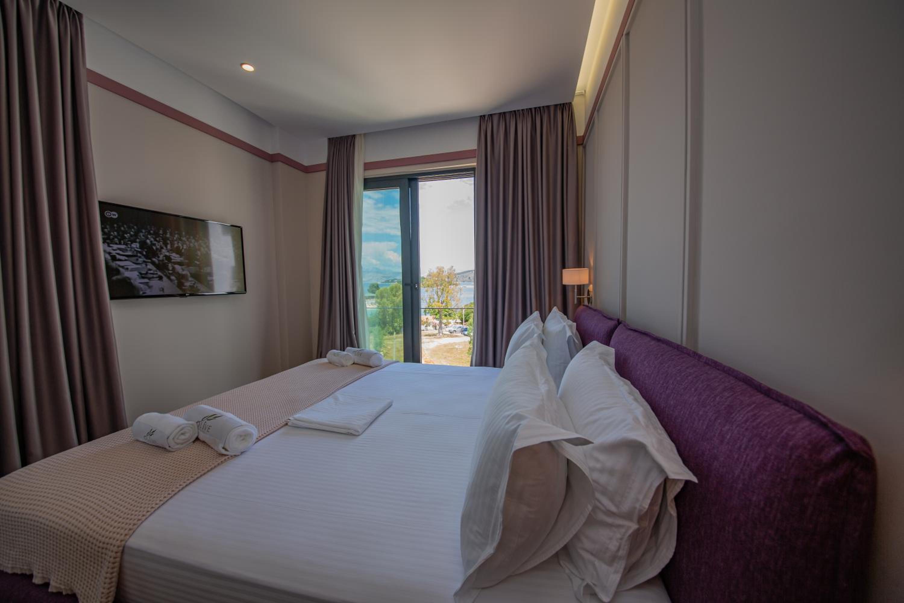 Deluxe Suite with Sea View photo 3