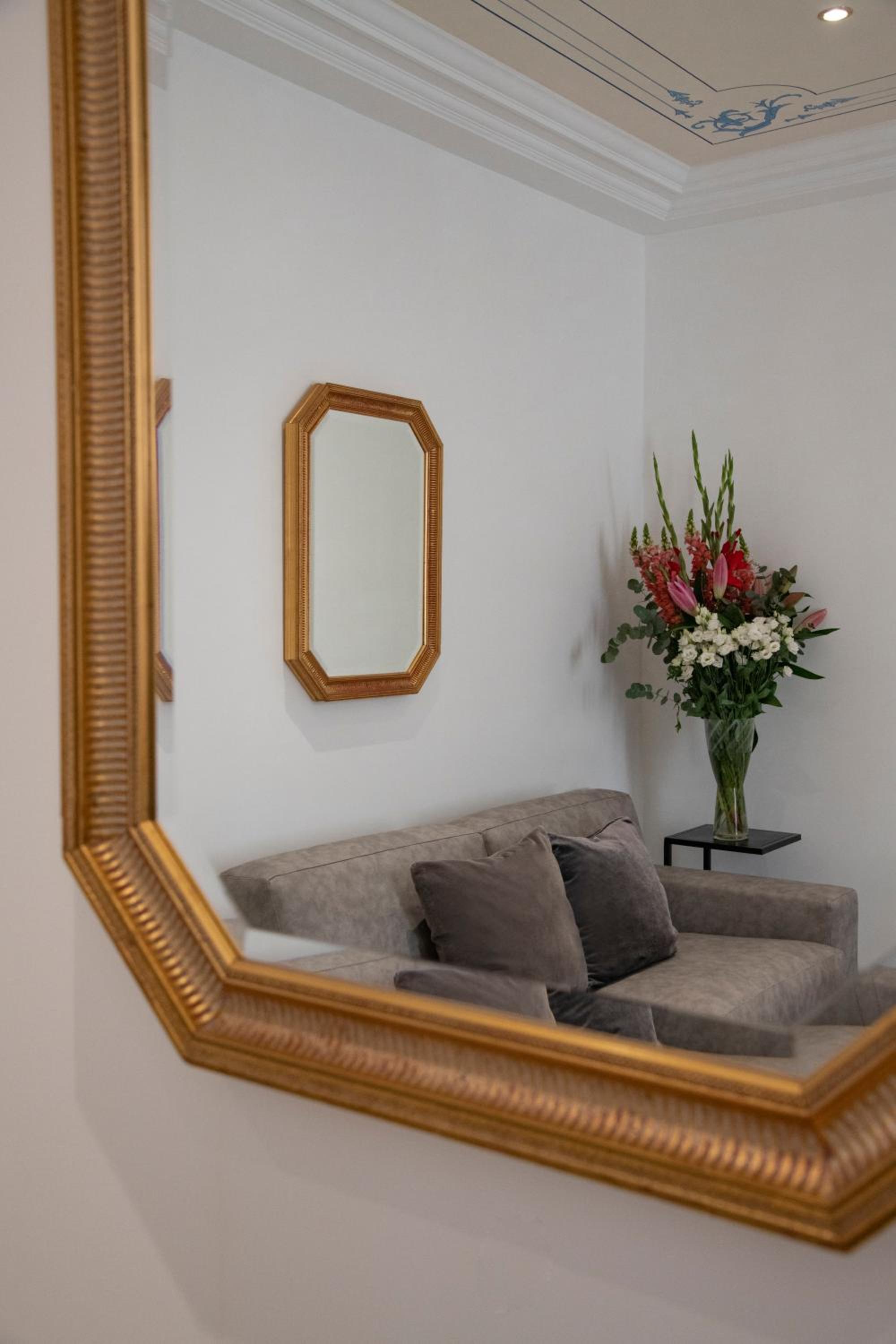Suite - Photo 16