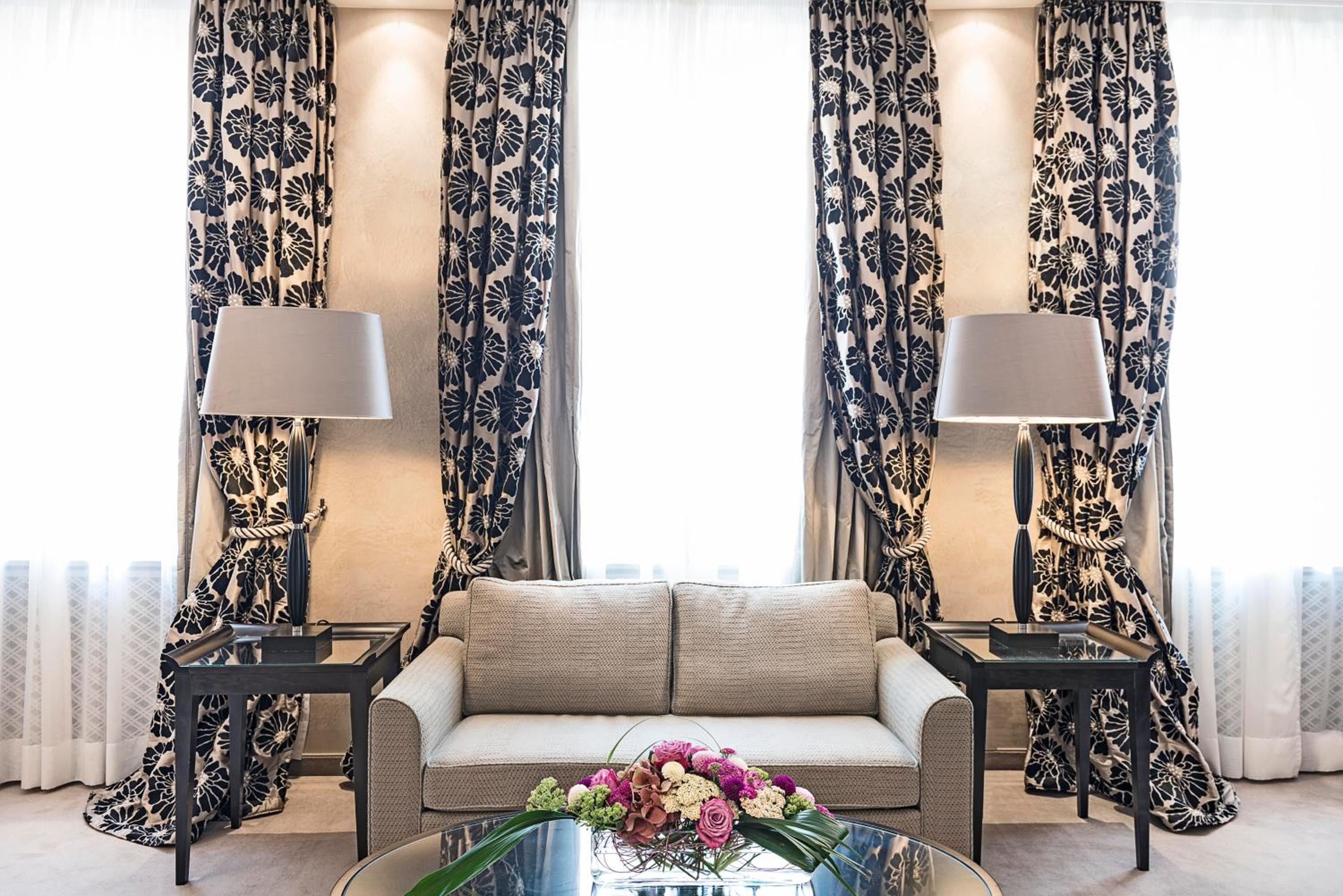 Deluxe Junior Suite - Photo 9