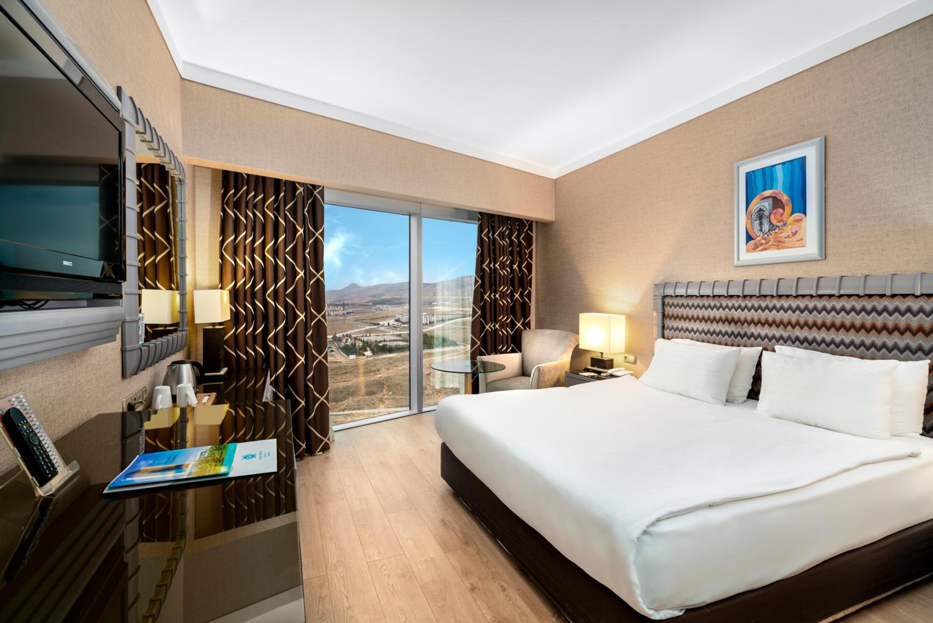 Deluxe Room - Photo 2