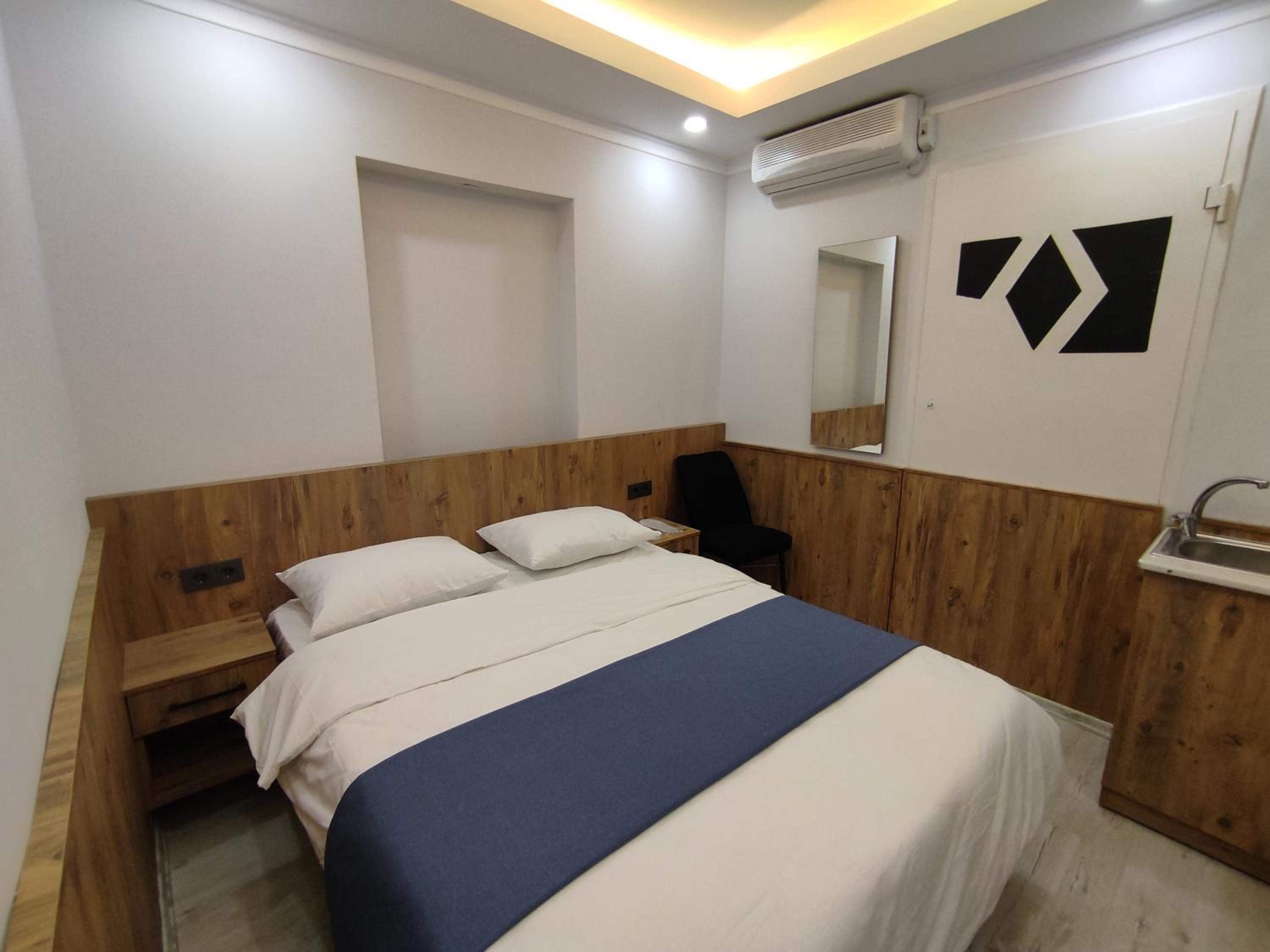Economy Double Room photo 2