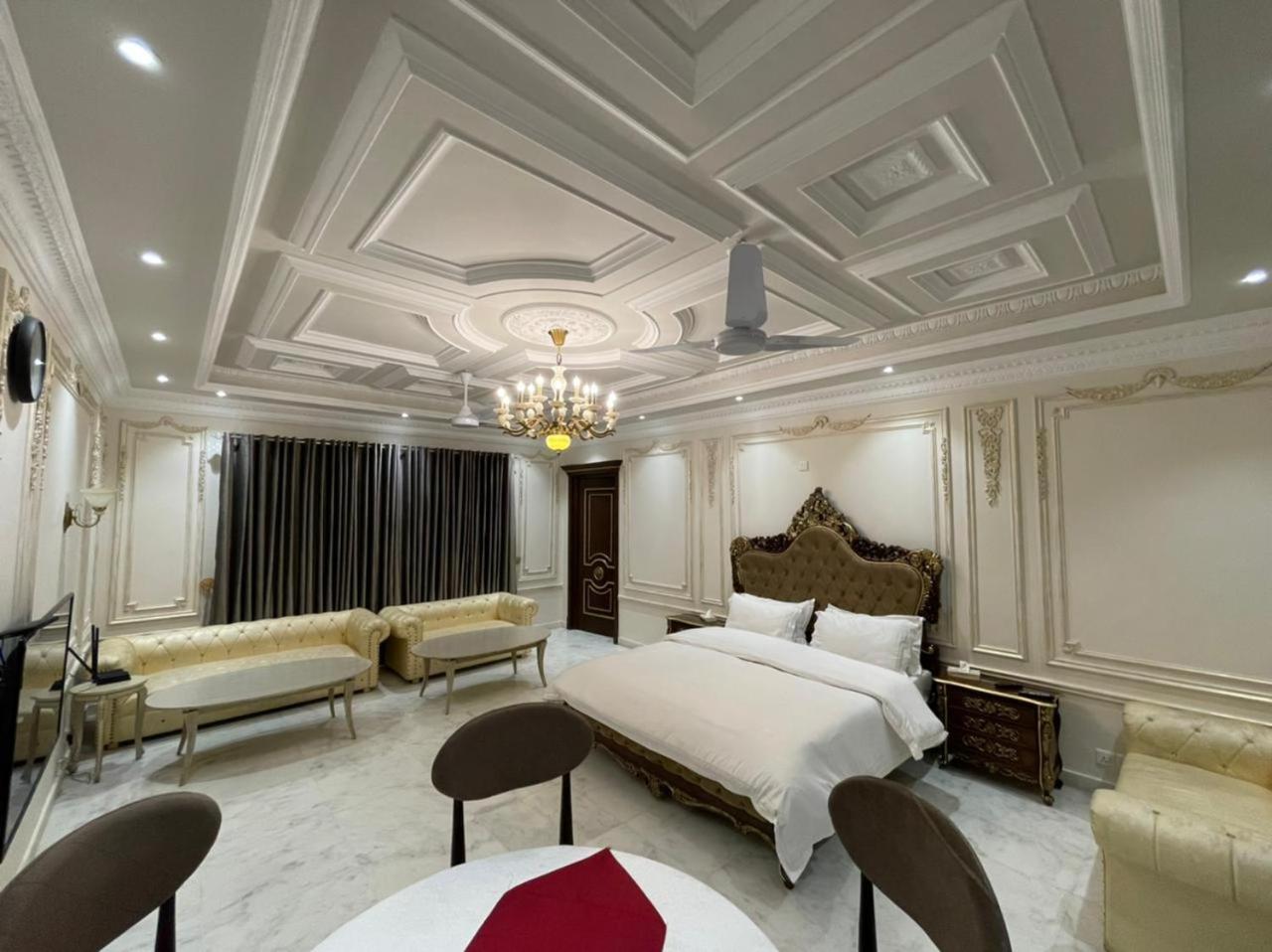 Executive Suite photo 2