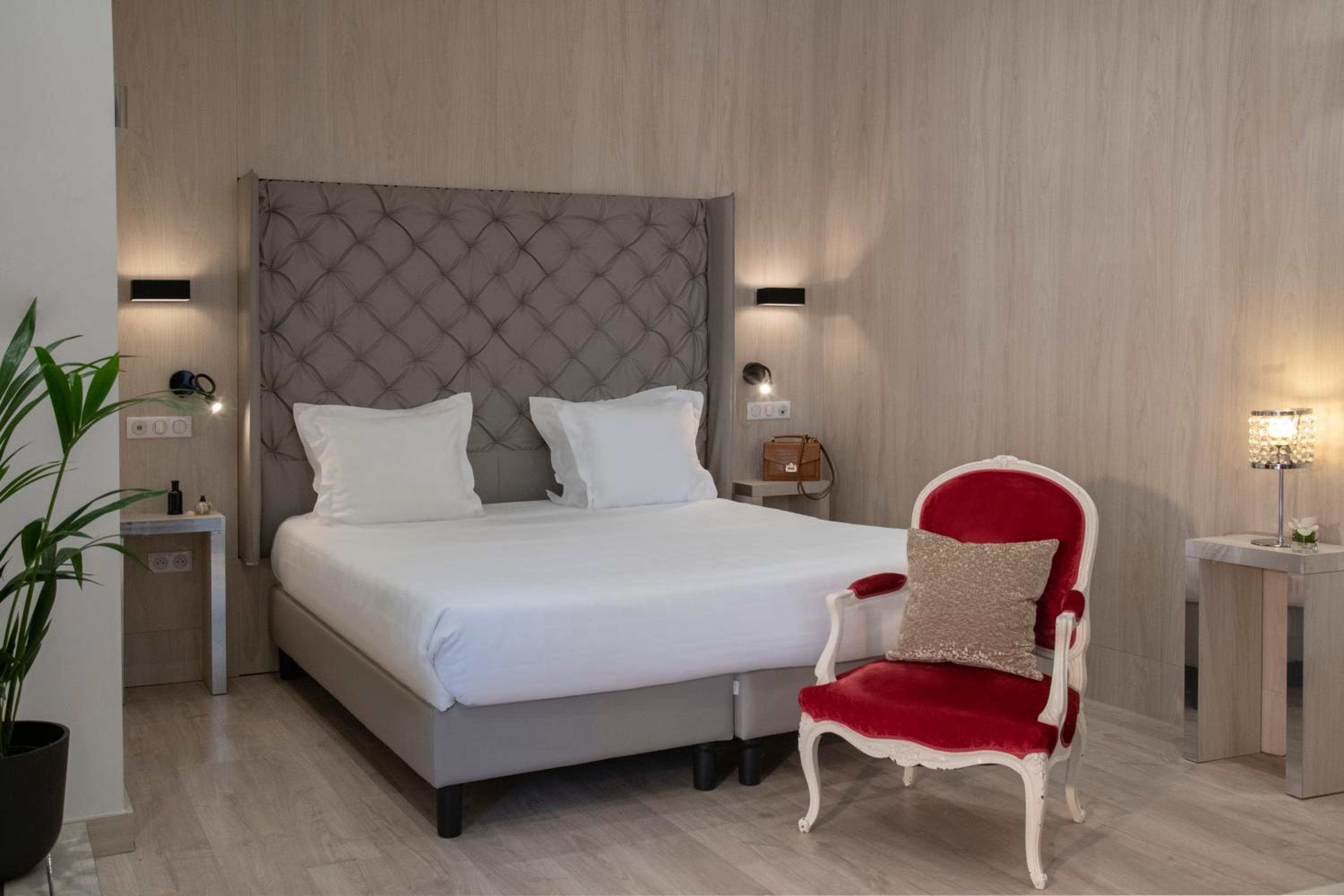 Suite - Photo 7