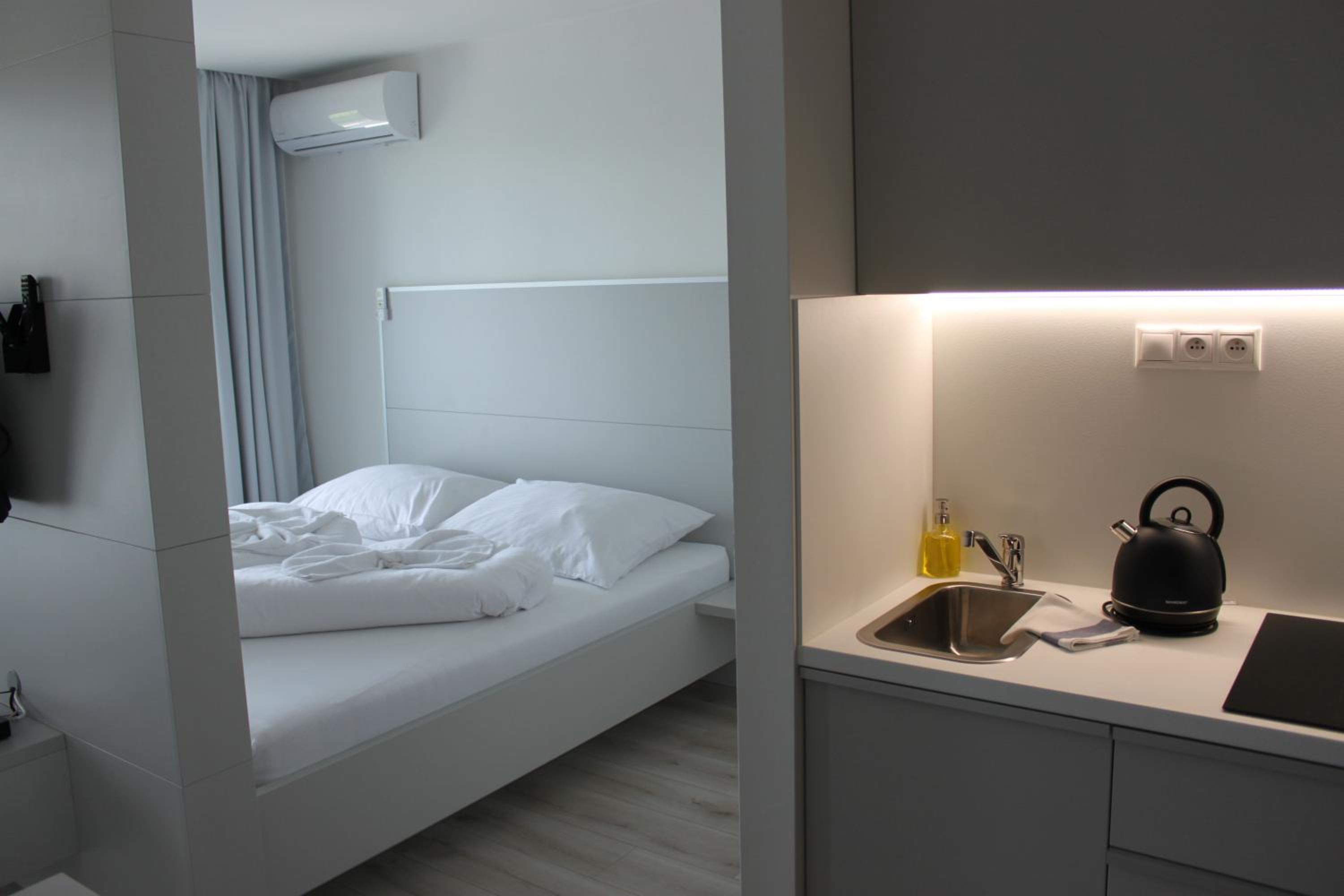 King Studio with Sofa Bed - Photo 3