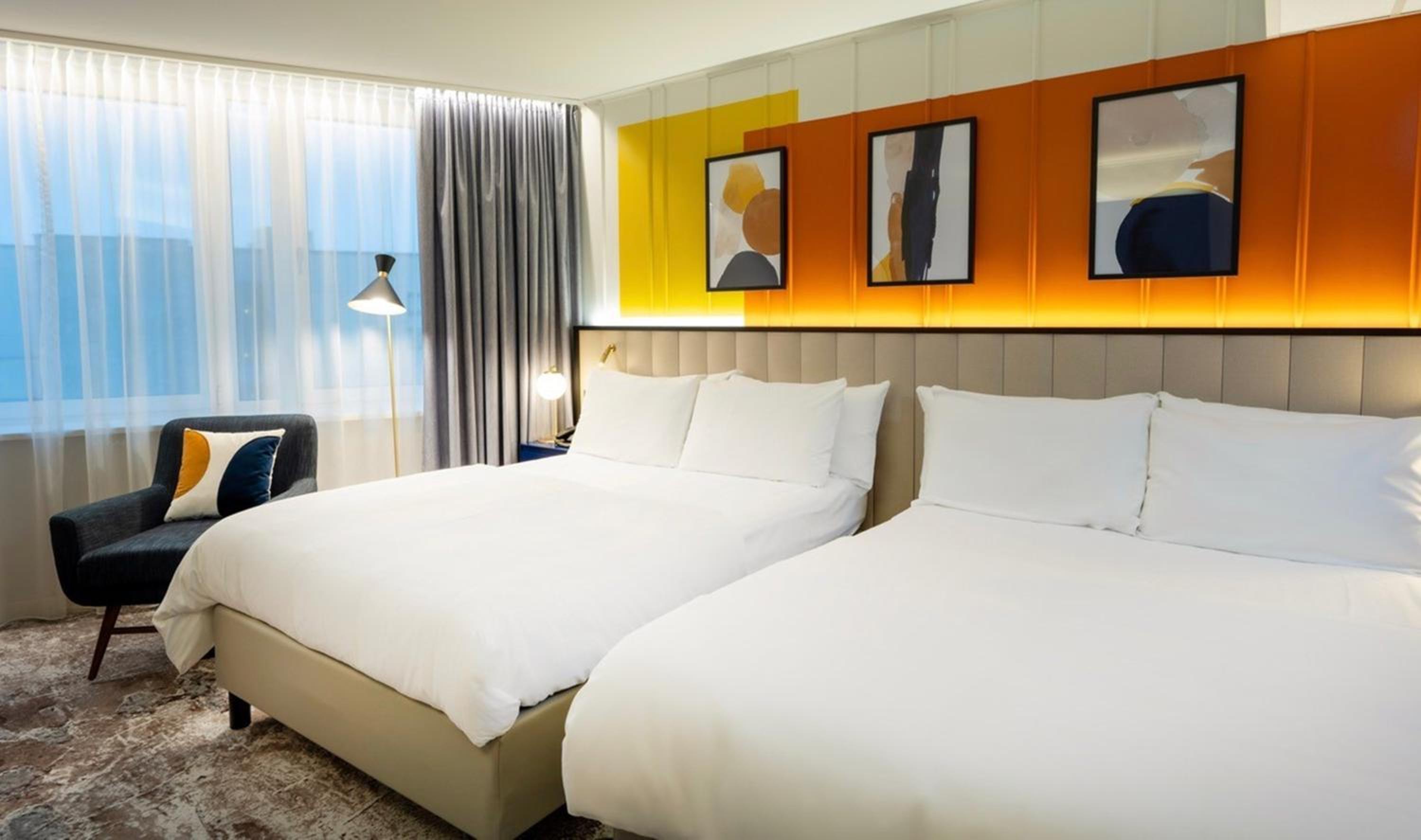Premium Queen Room with Two Queen Beds - Photo 10