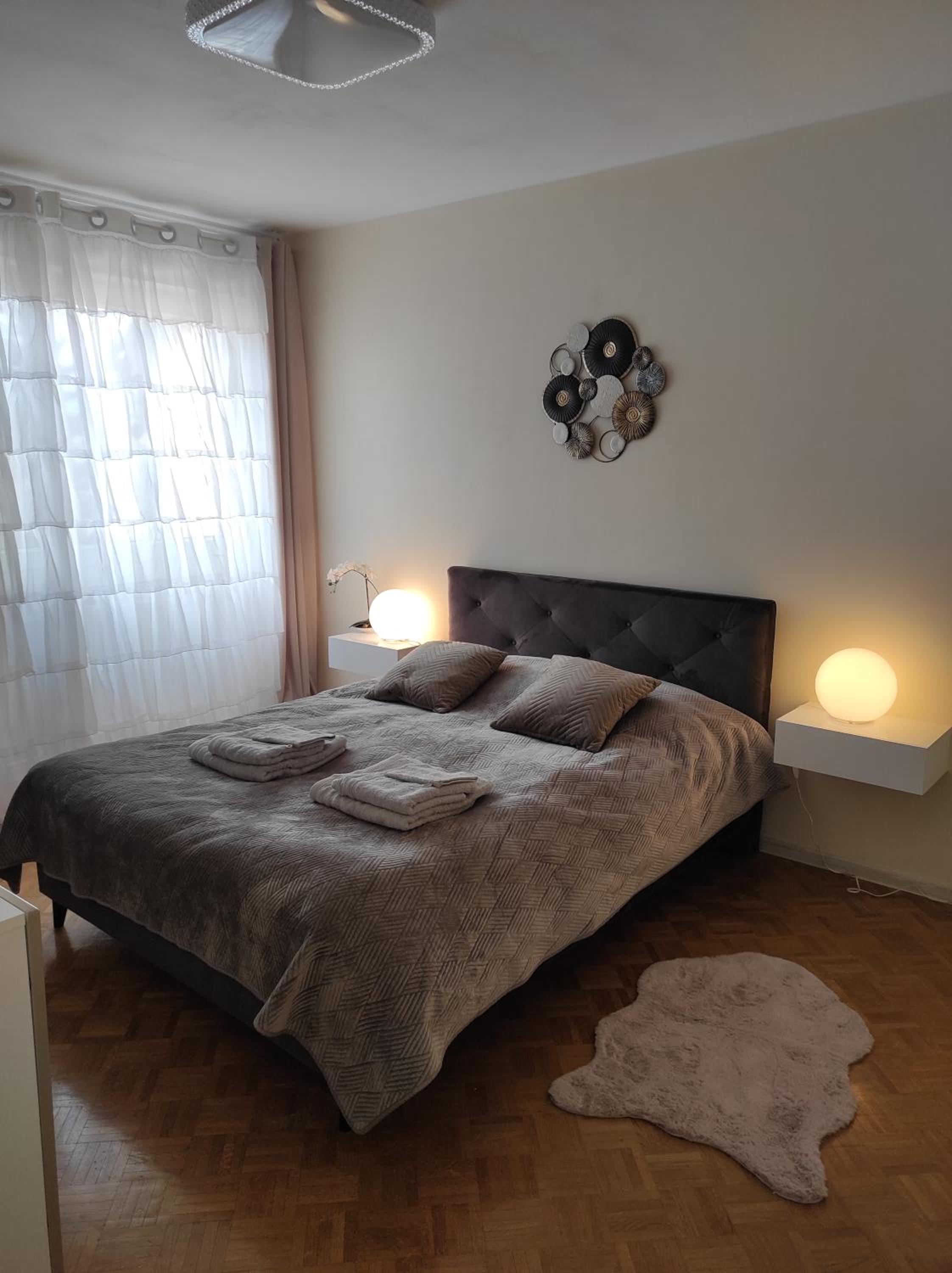 Two-Bedroom Apartment - Photo 31