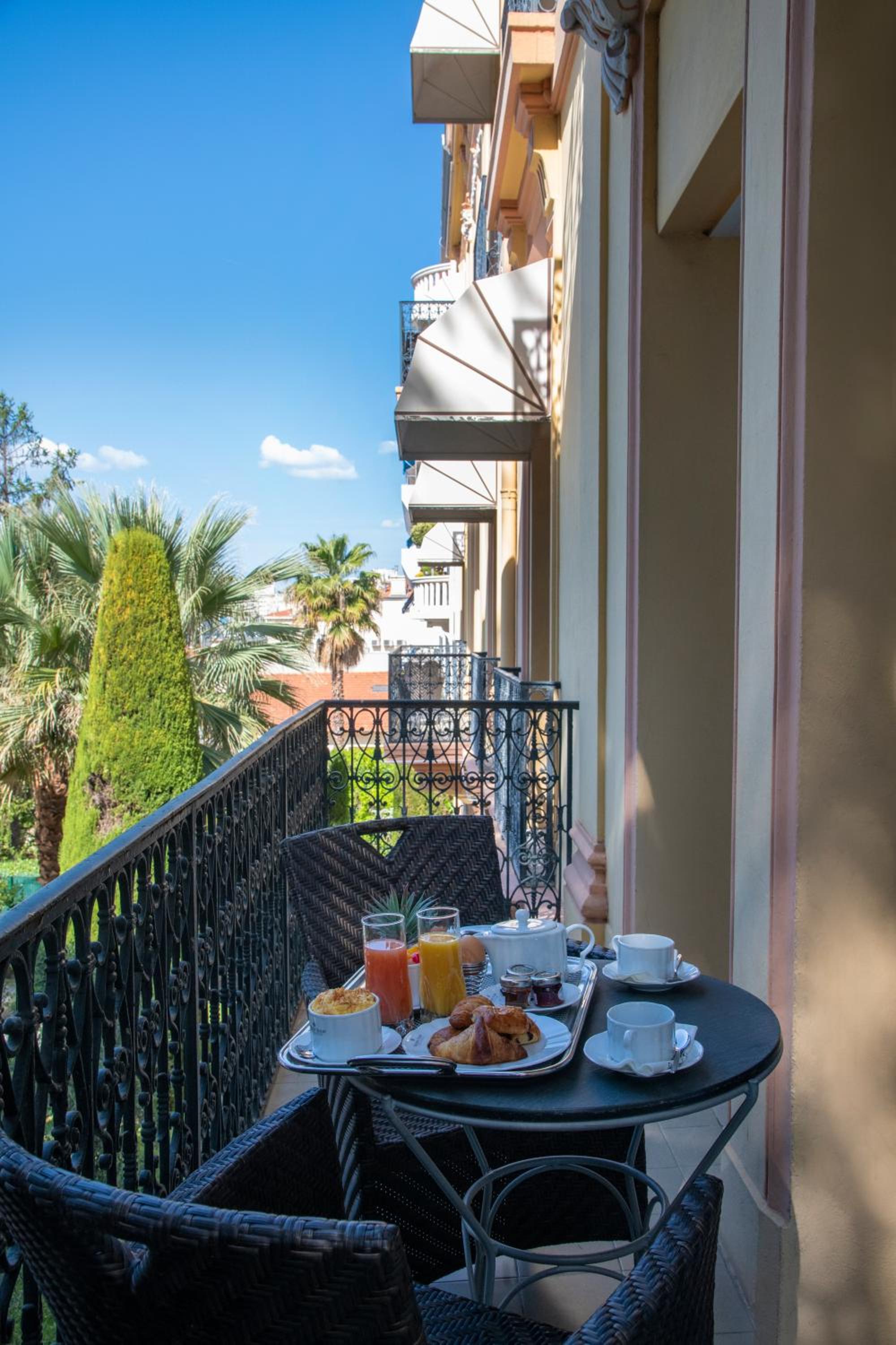 Double Room with Balcony - Photo 26