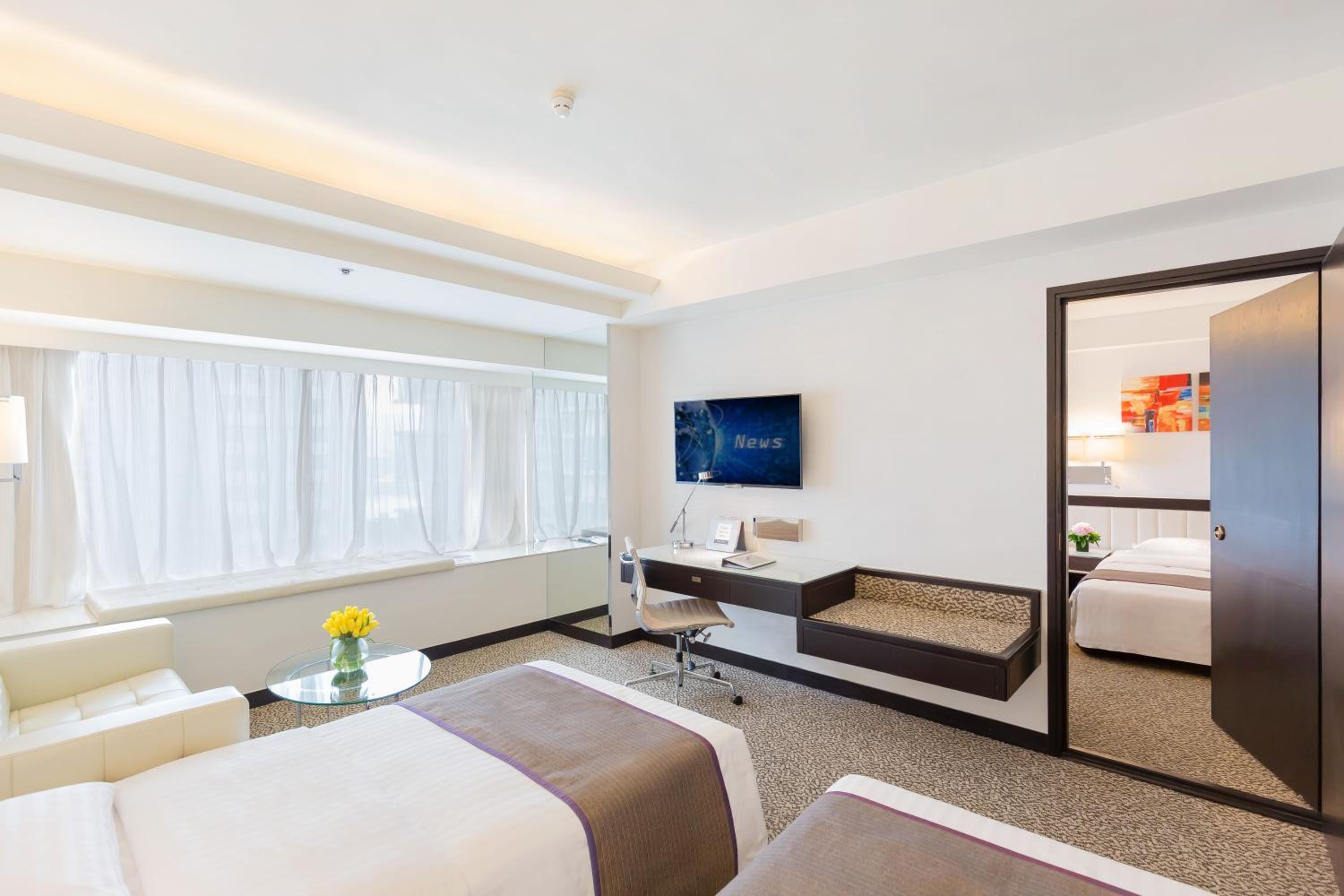 Connecting Room