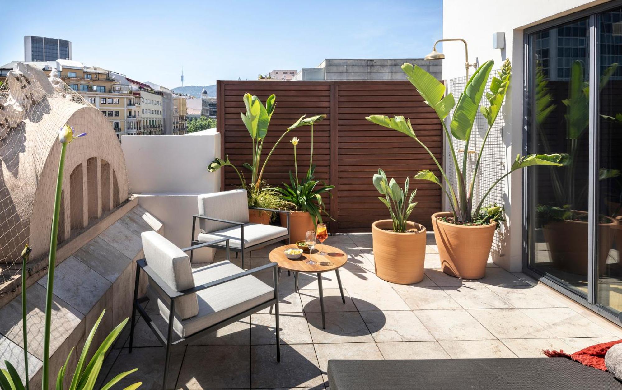 Deluxe Double Room with Terrace thumbnail 6