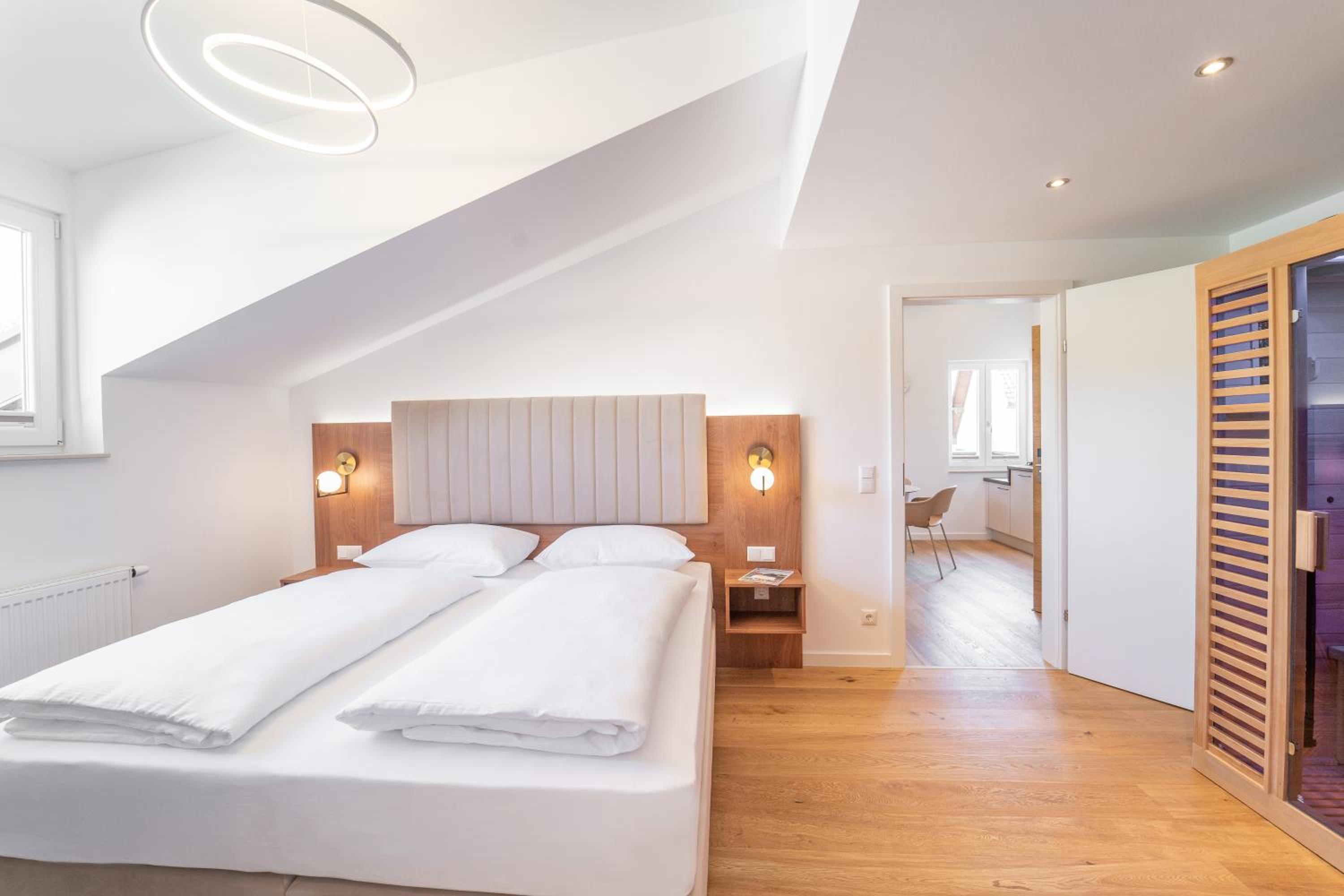 Apartment with Infrared Cabin and Balcony - Photo 4