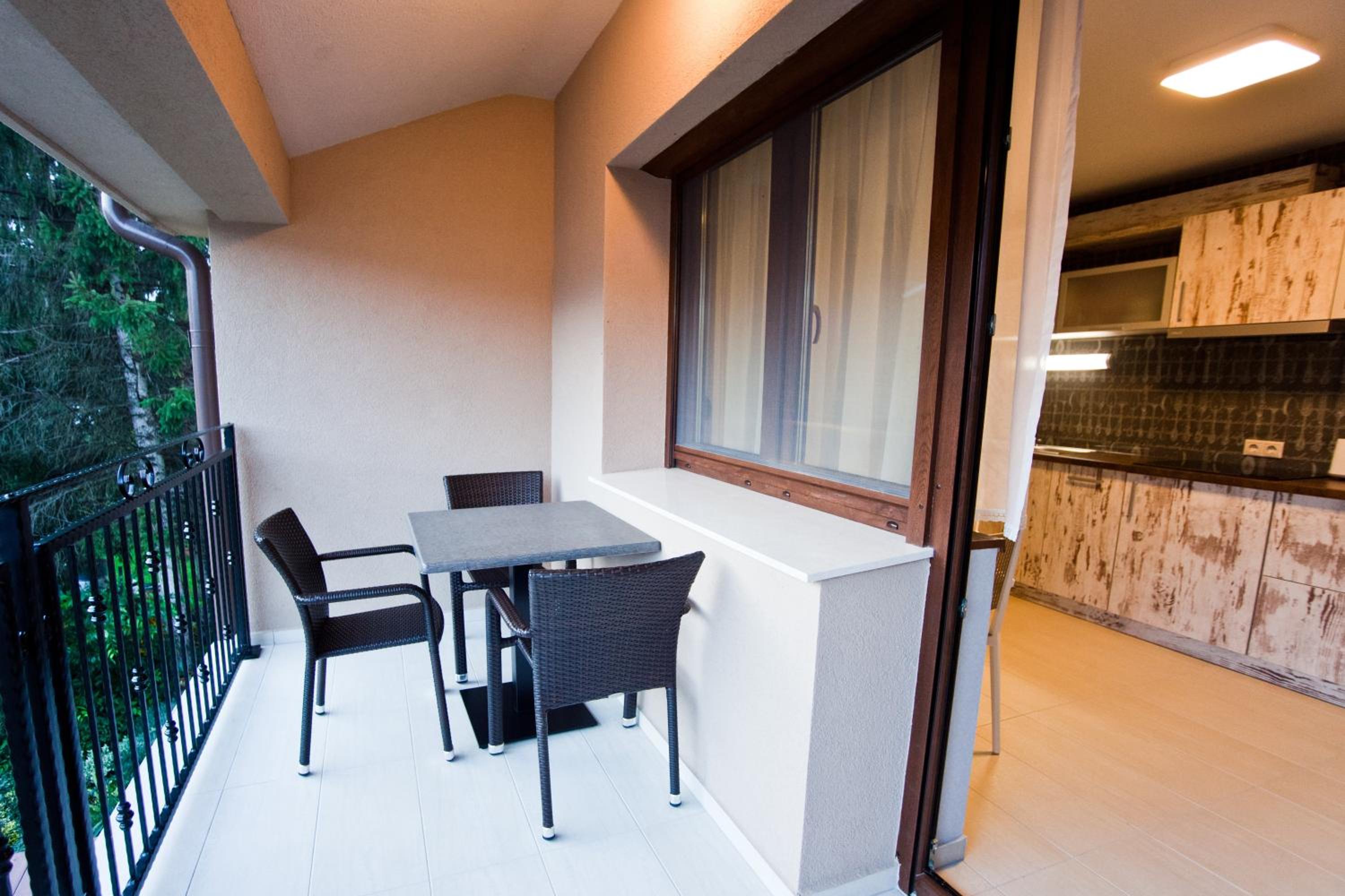 Apartment with Balcony photo 2