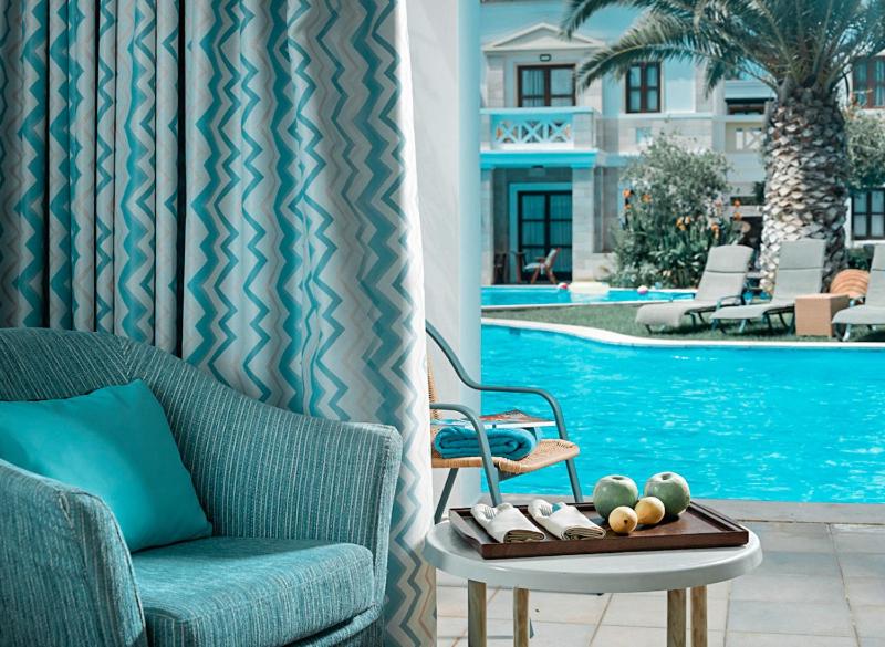 Suite with Pool View - Photo 3