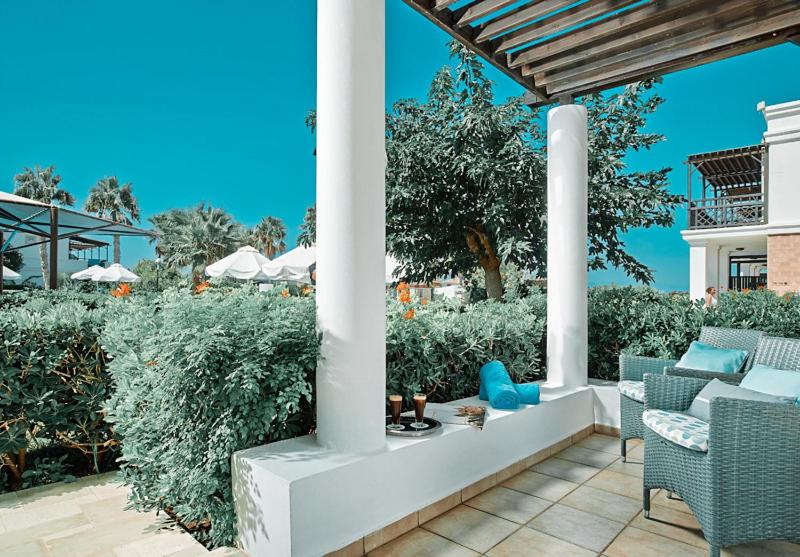 Bungalow with Garden View - Photo 3