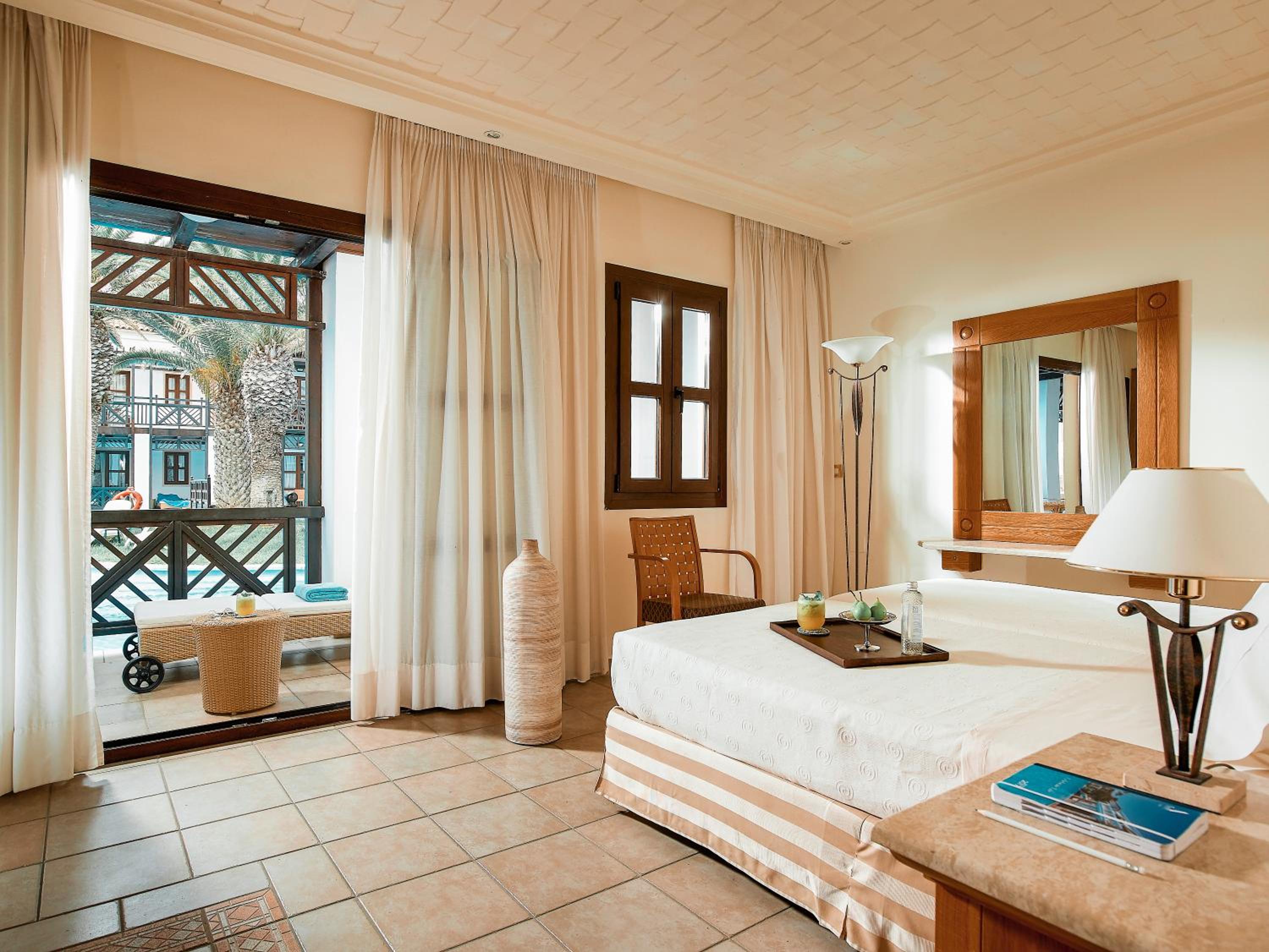 Superior Suite with Sea View - Photo 5