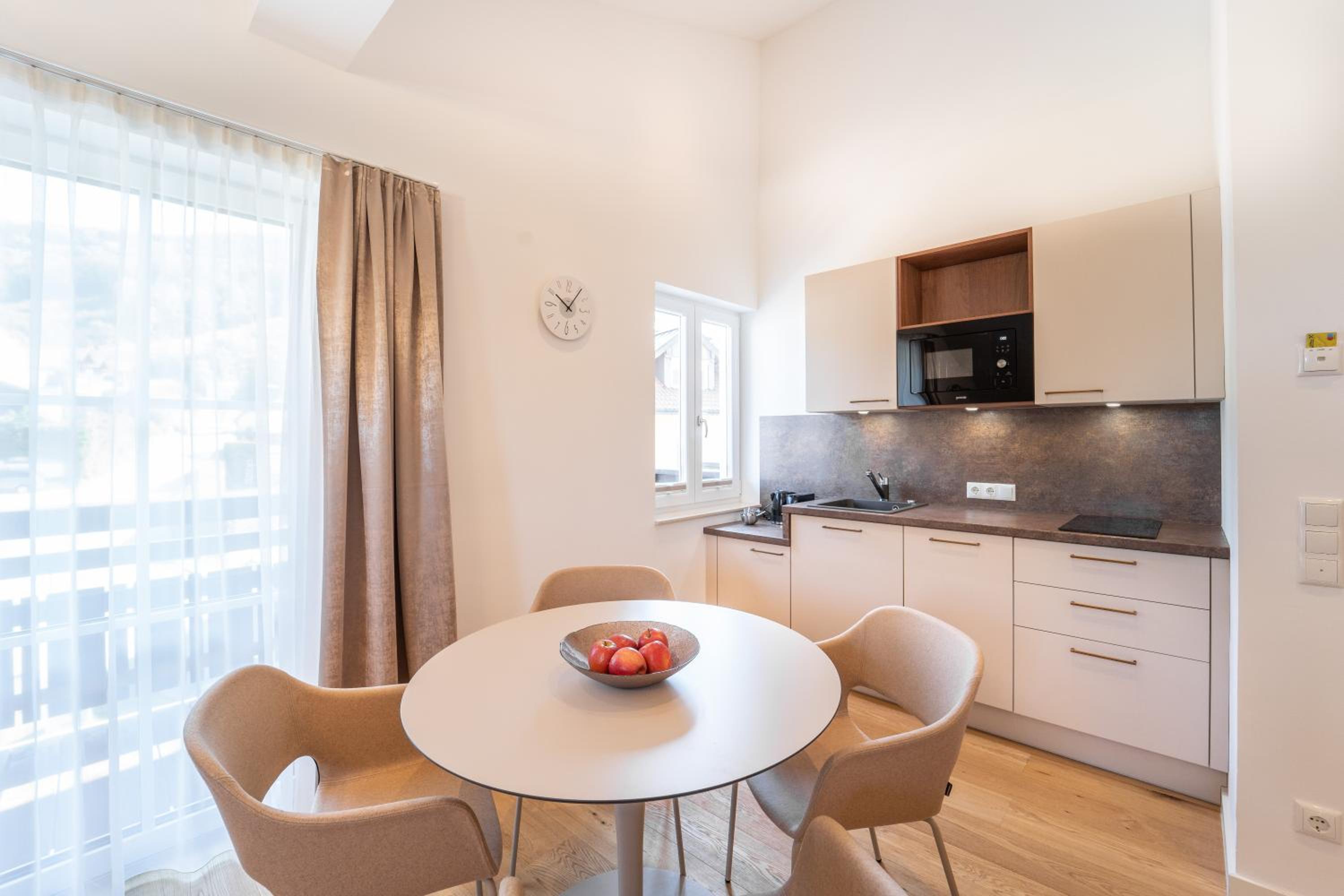 Apartment with Infrared Cabin and Balcony - Photo 3