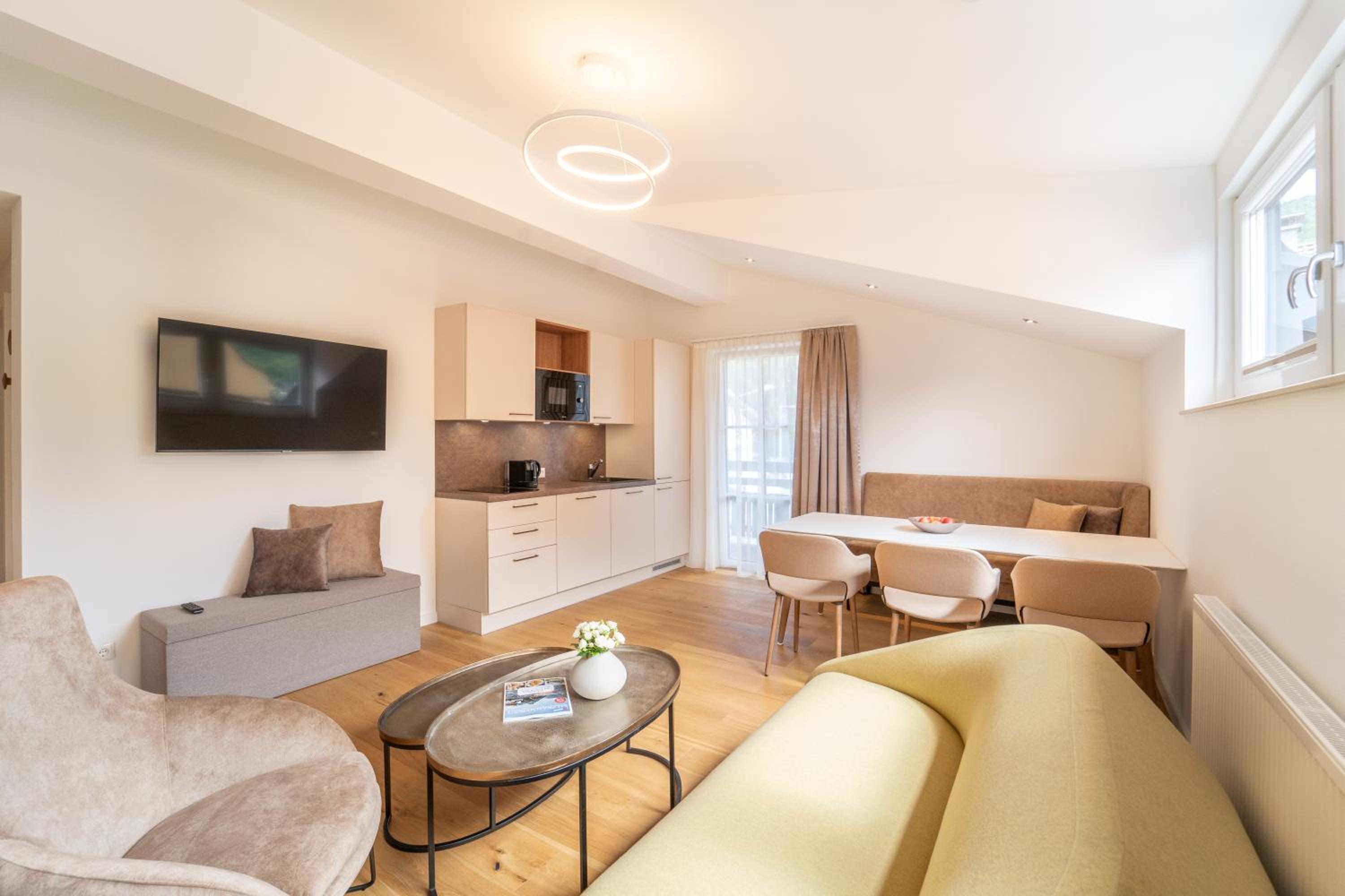 Large Two-Bedroom Apartment with Balcony - Photo 1