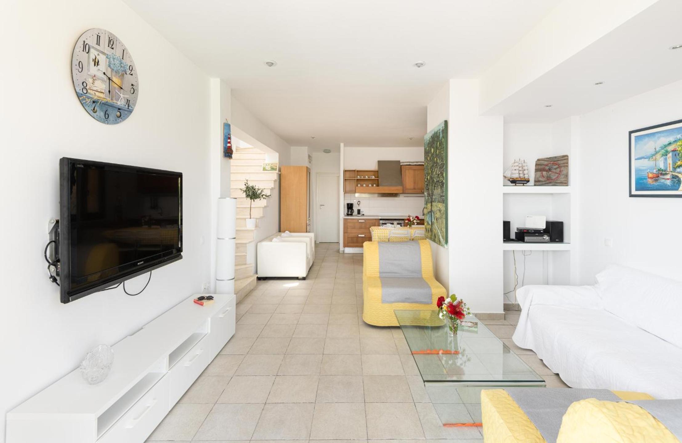 Three-Bedroom Villa photo 2