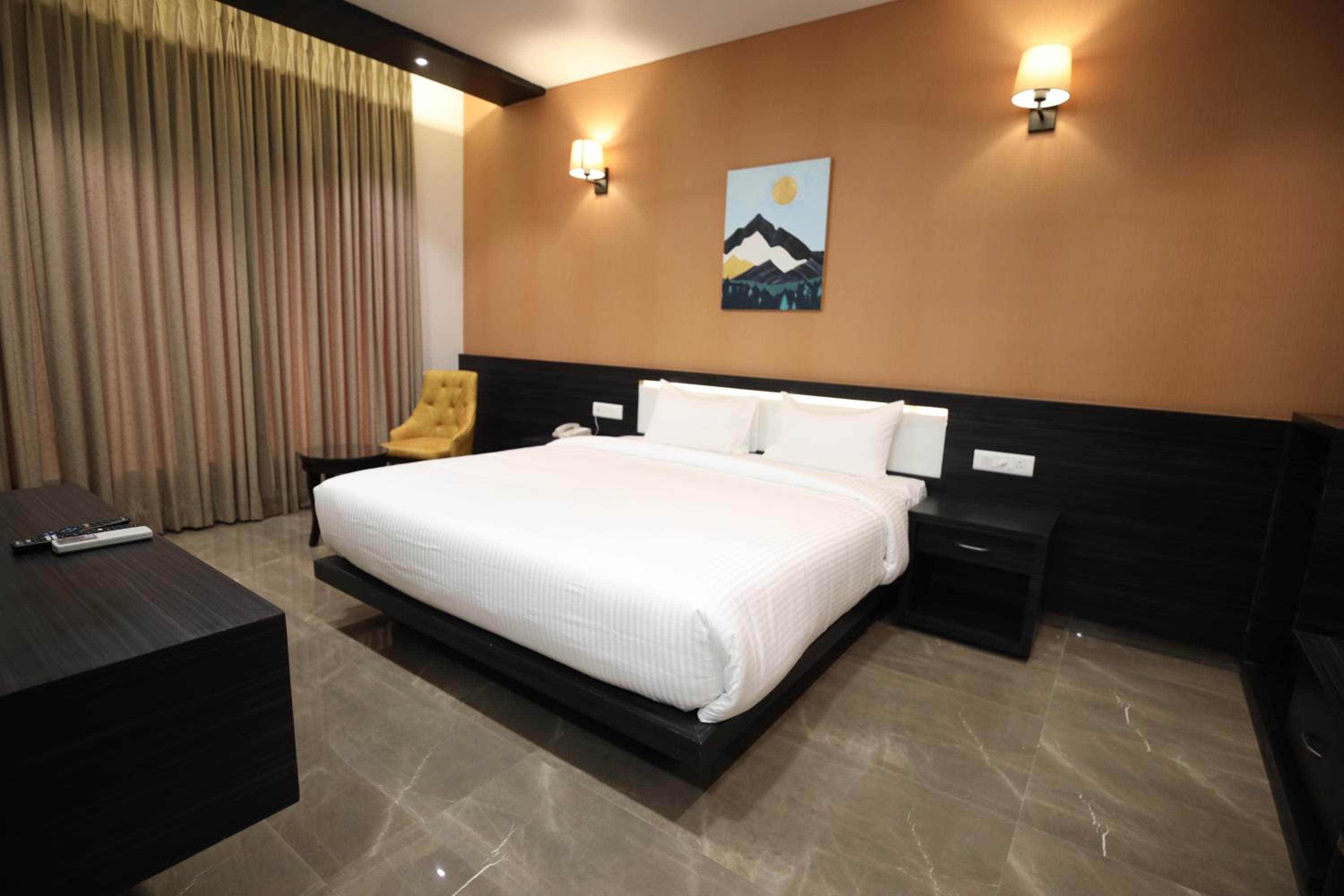 Grande Room with Queen Bed photo 3