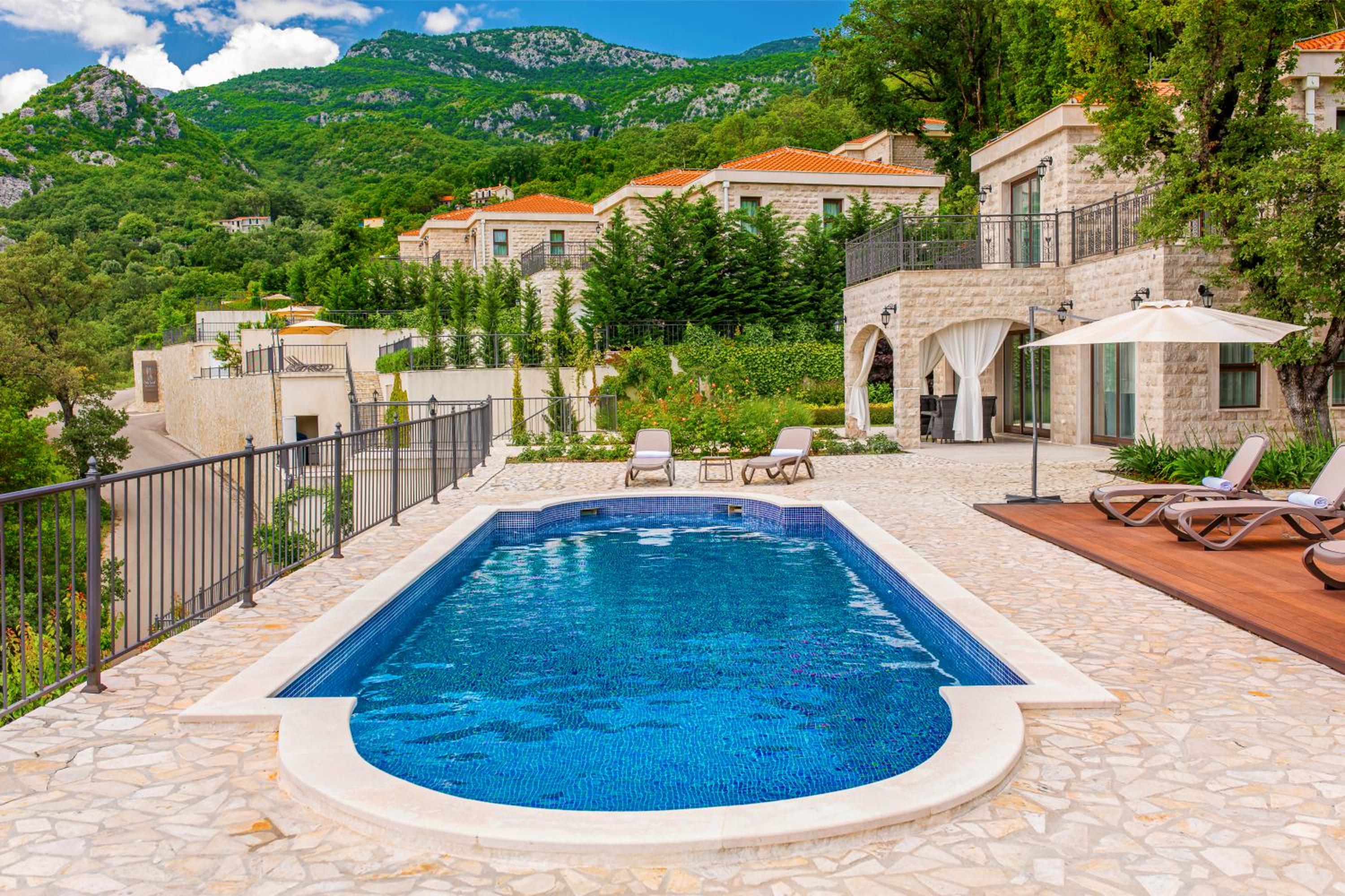 Villa with Private Pool - Photo 45