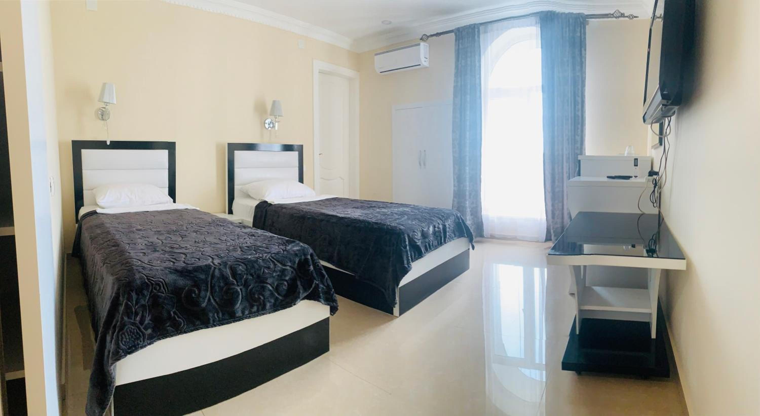 Twin Room with Bathroom photo 1
