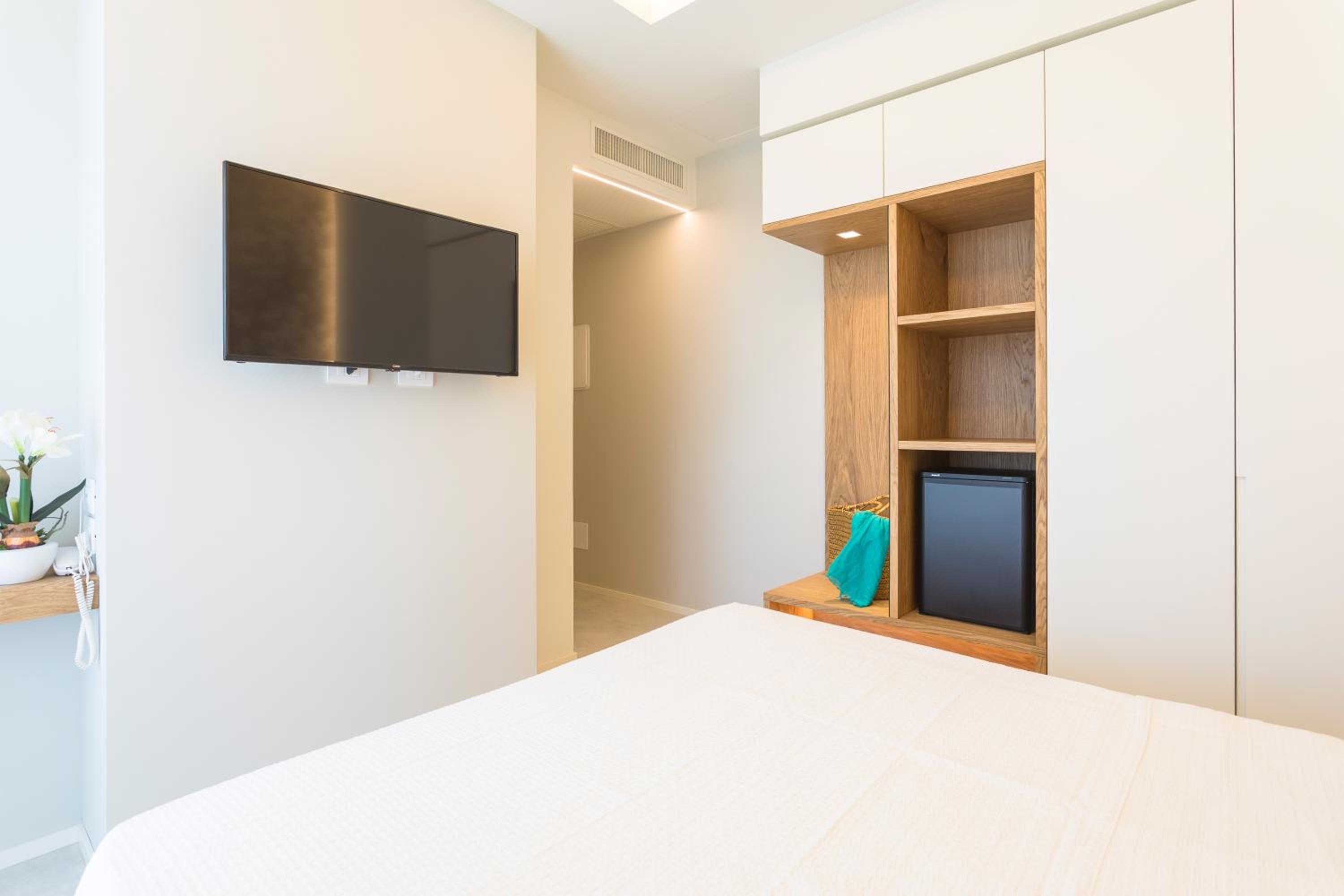 Superior Double Room with Side Sea View photo 3
