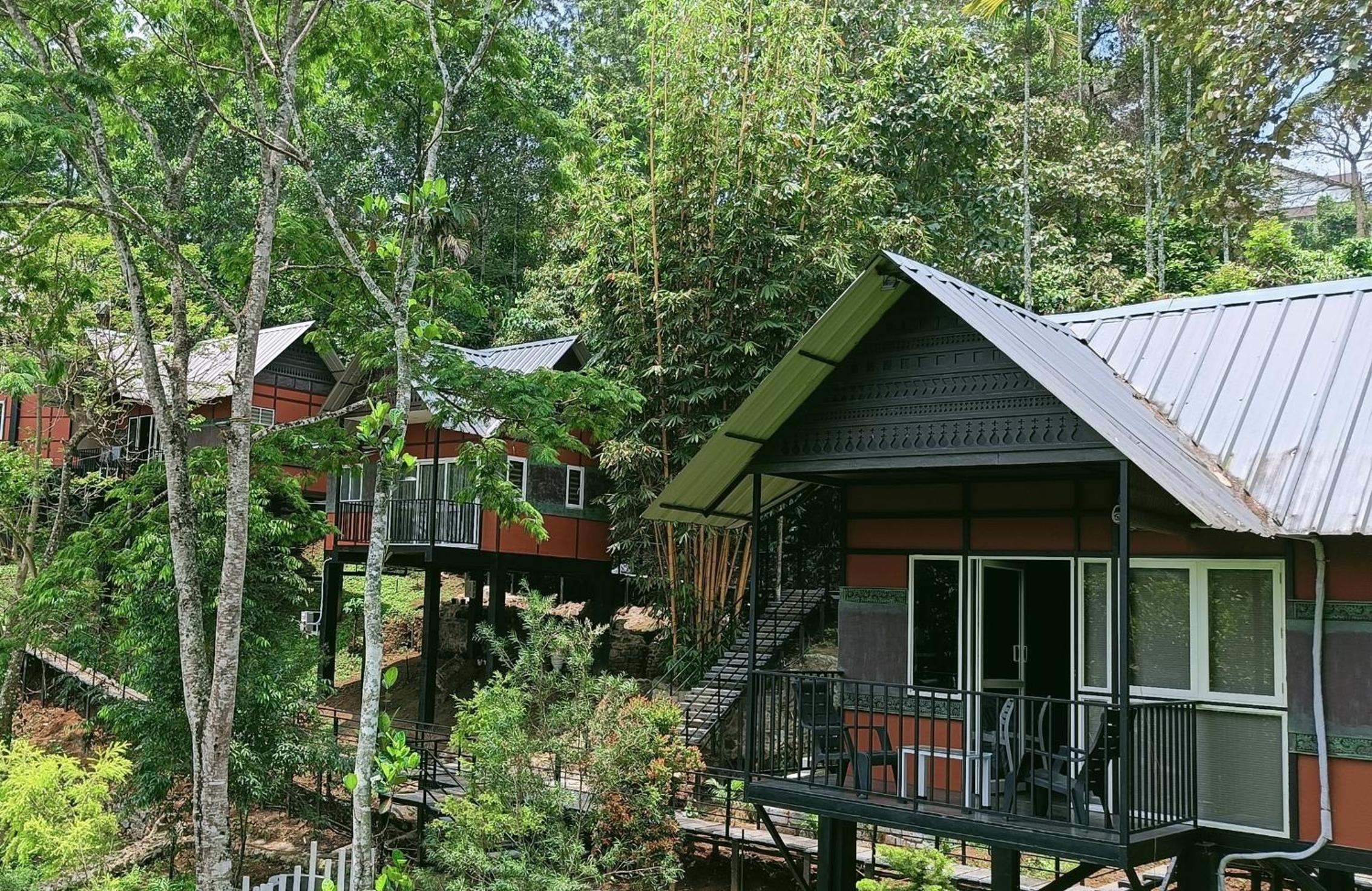 Deluxe Double Room with Balcony - Photo 5