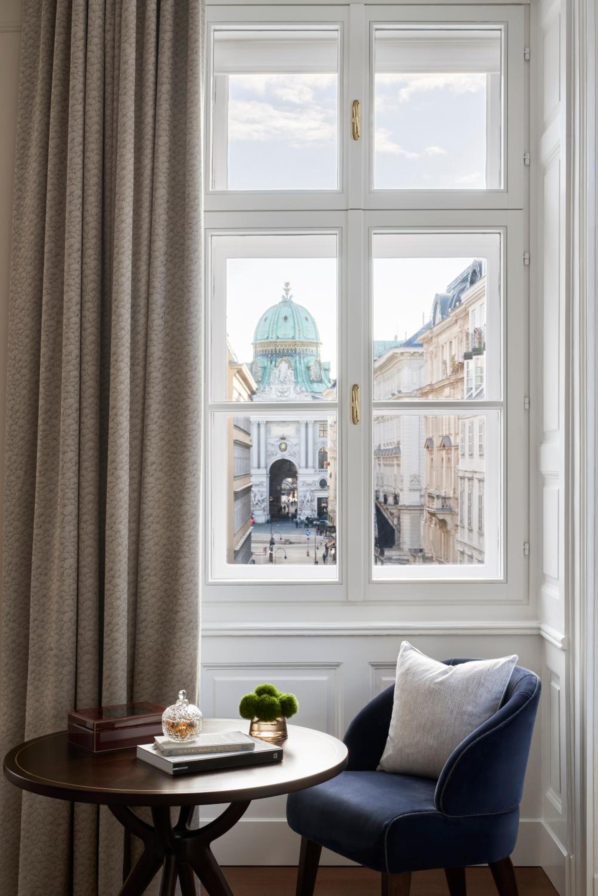 Hofburg Suite thumbnail 5