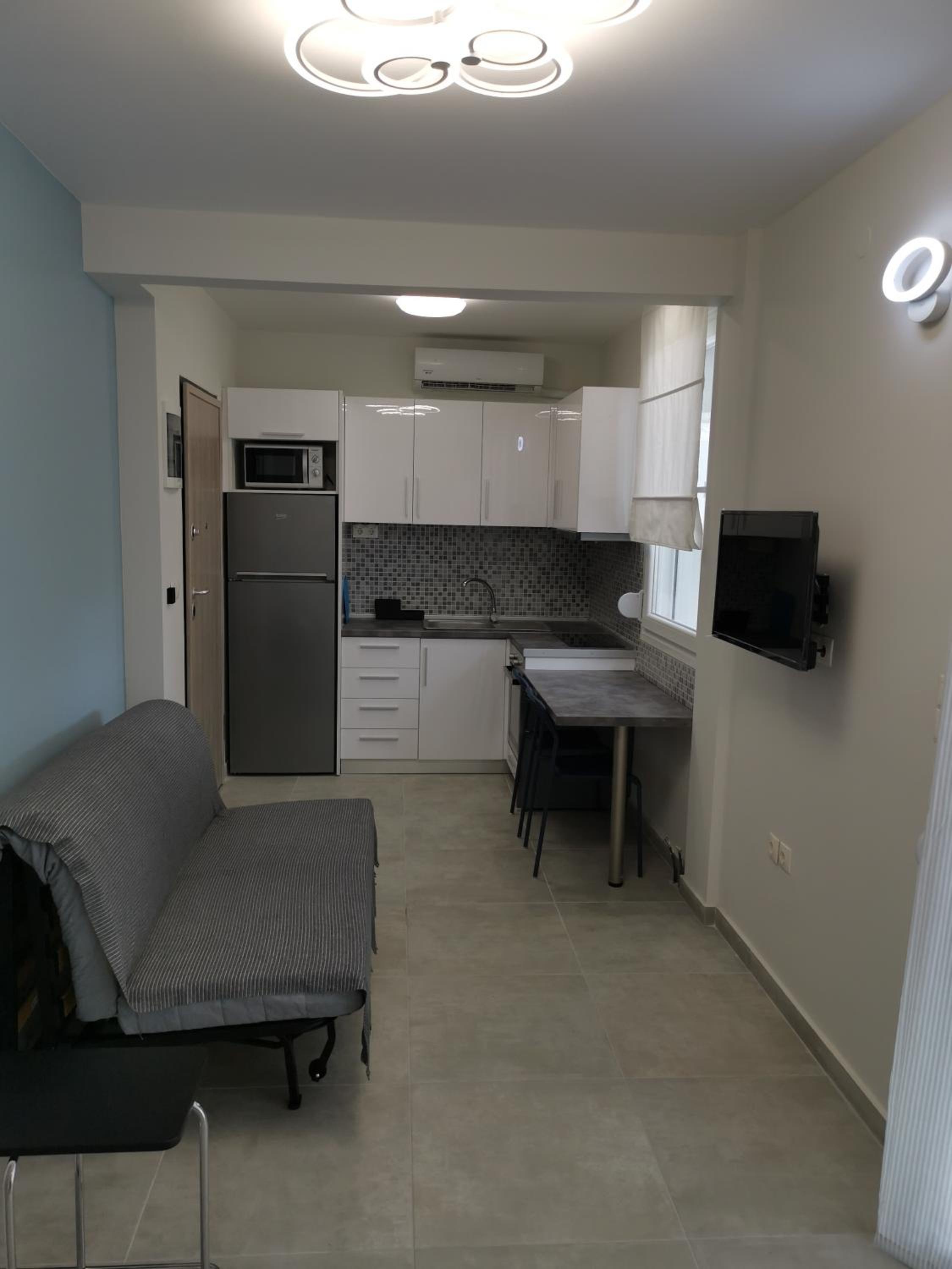 One-Bedroom Apartment - Photo 15