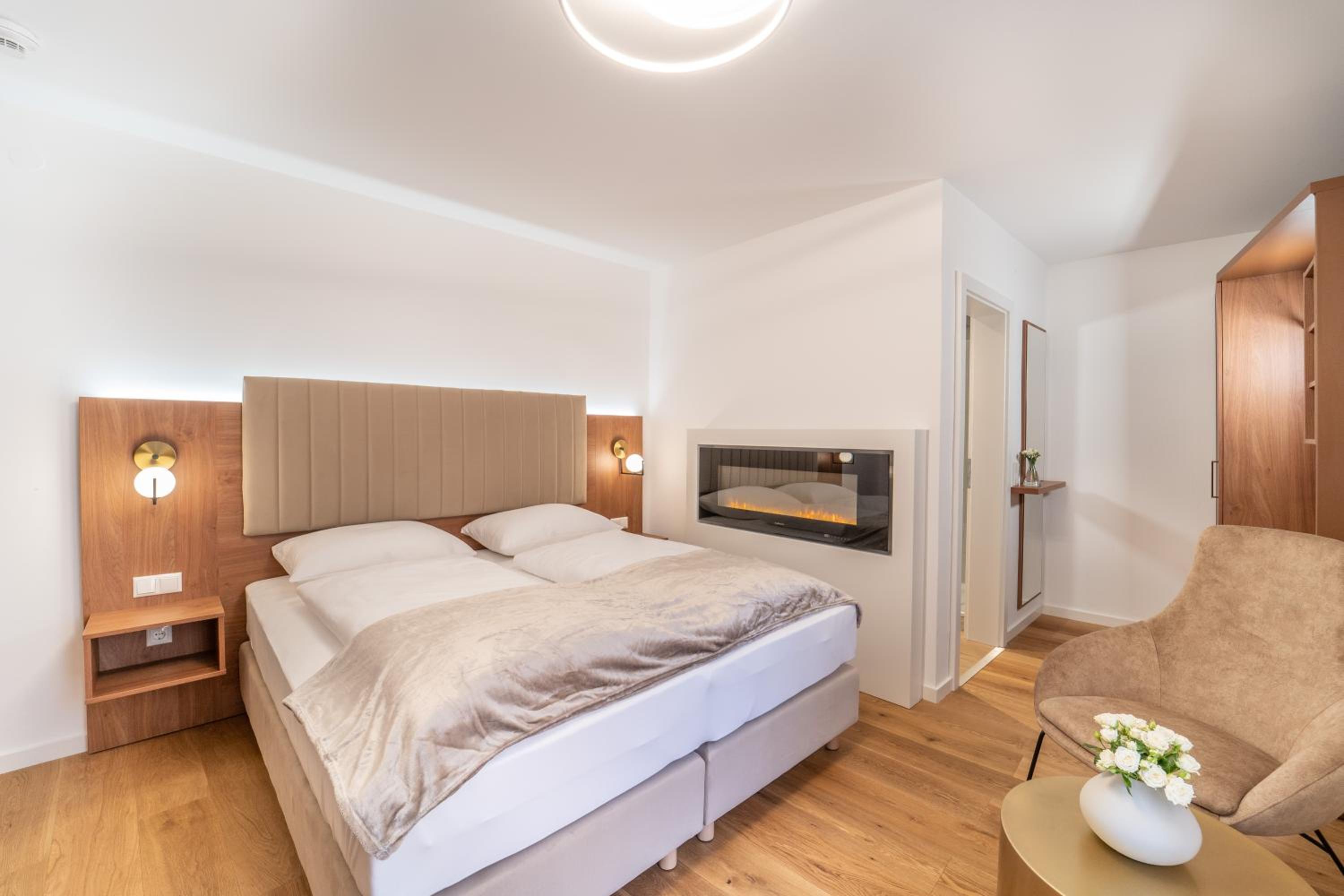 Comfort double room with electric fireplace photo 1