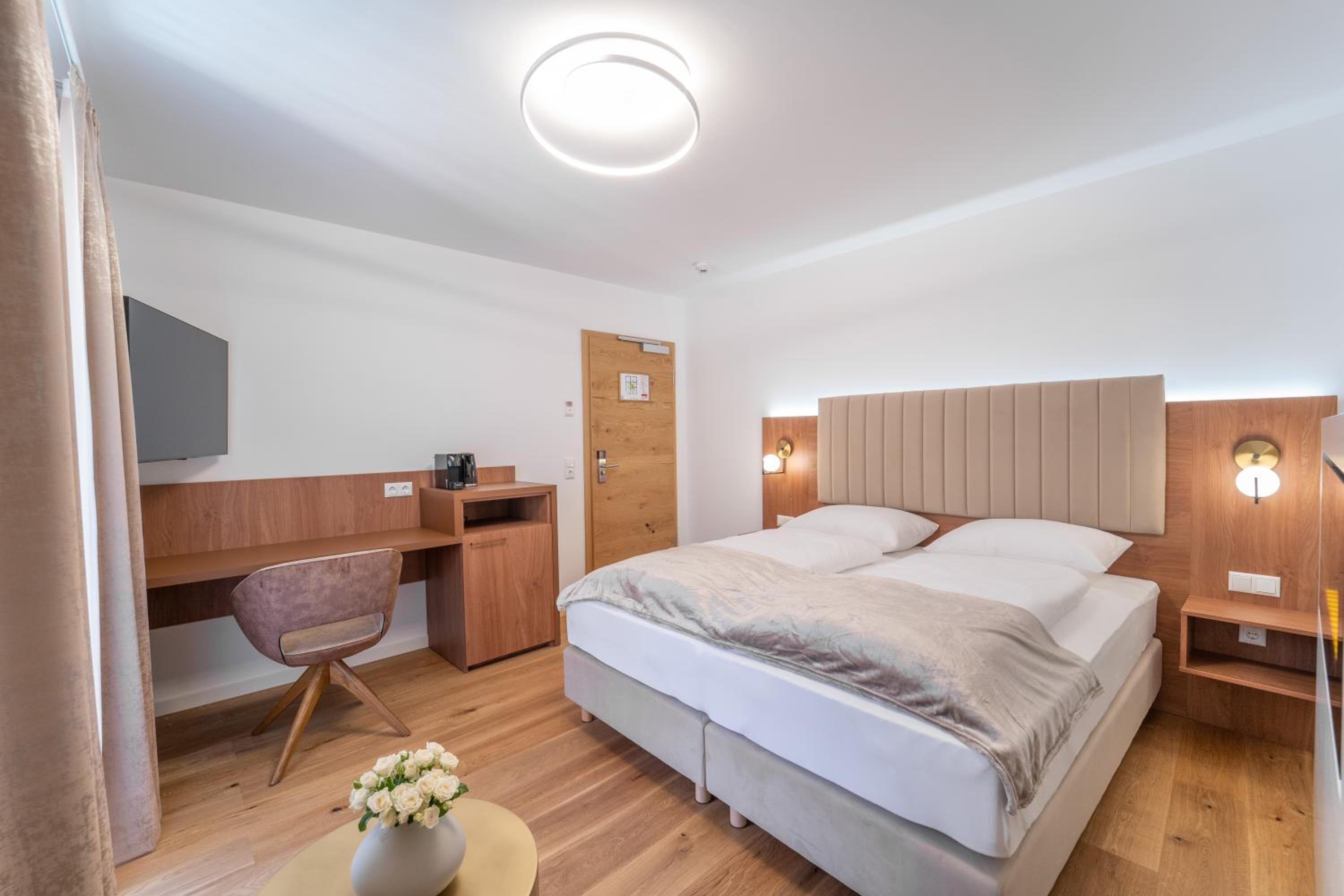 Comfort double room with electric fireplace photo 3