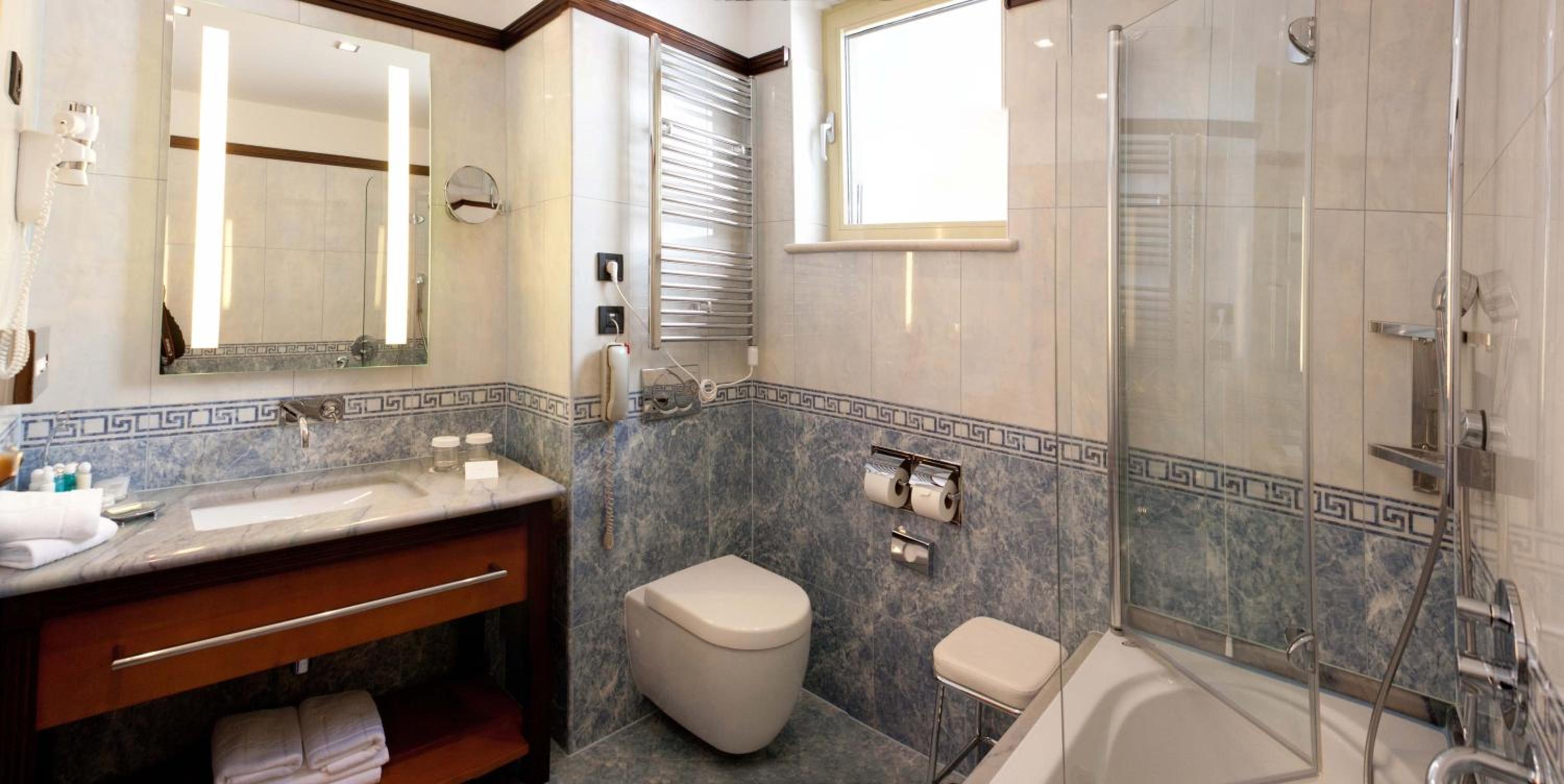 Suite with Balcony and Partial Sea View