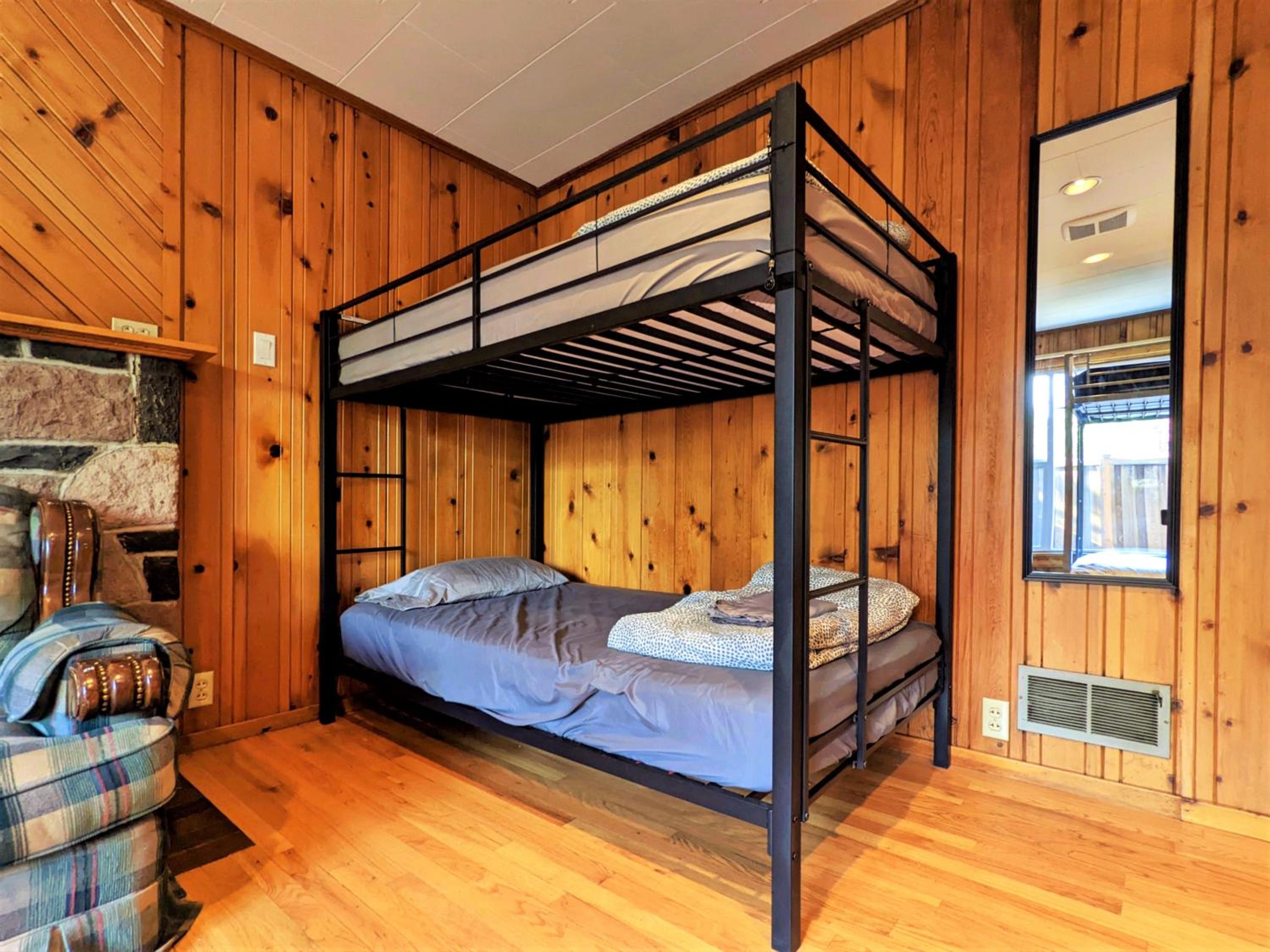 Single Bed in 6-Bed Dormitory Room photo 1