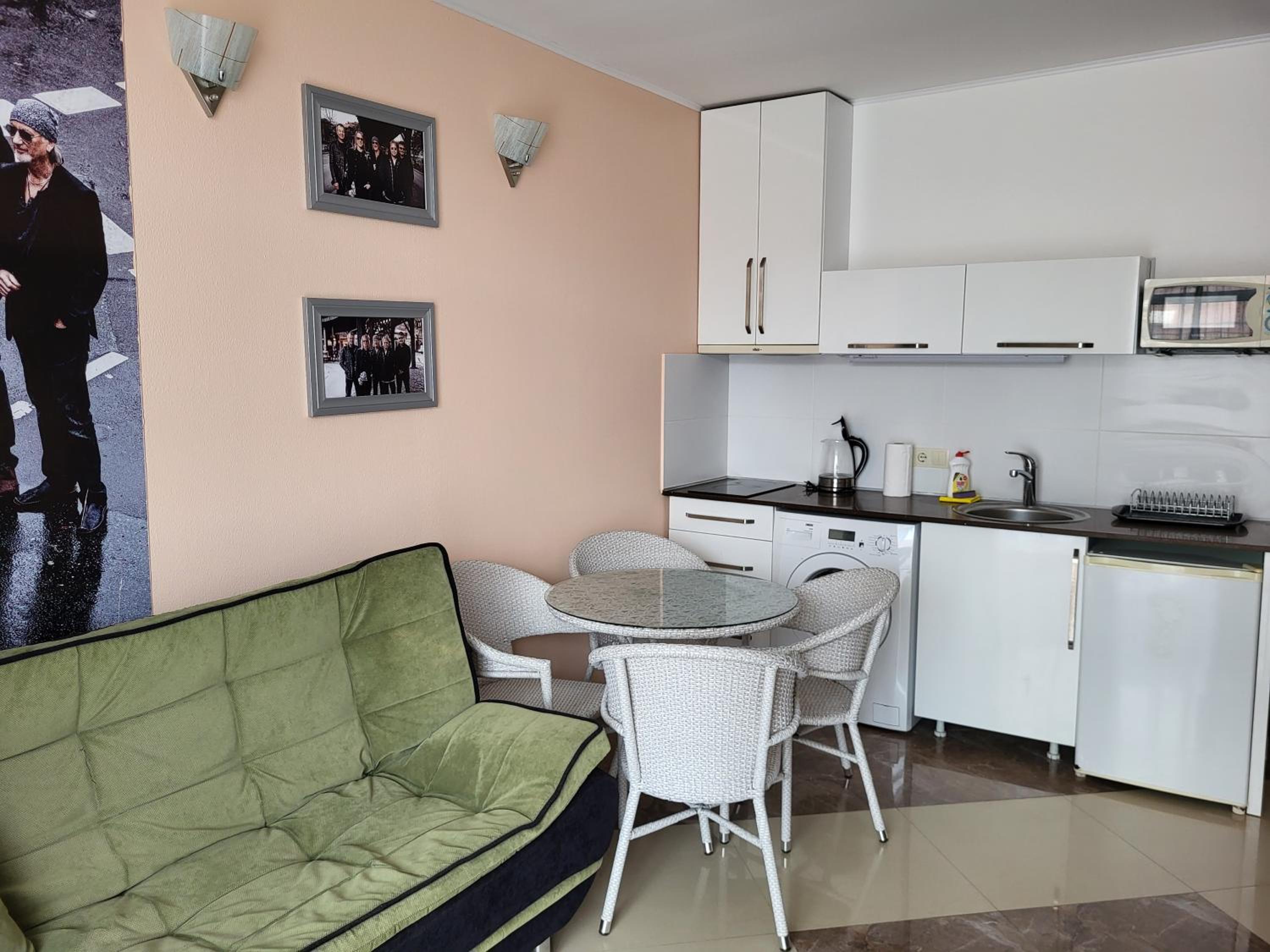 One-Bedroom Apartment with Balcony photo 3