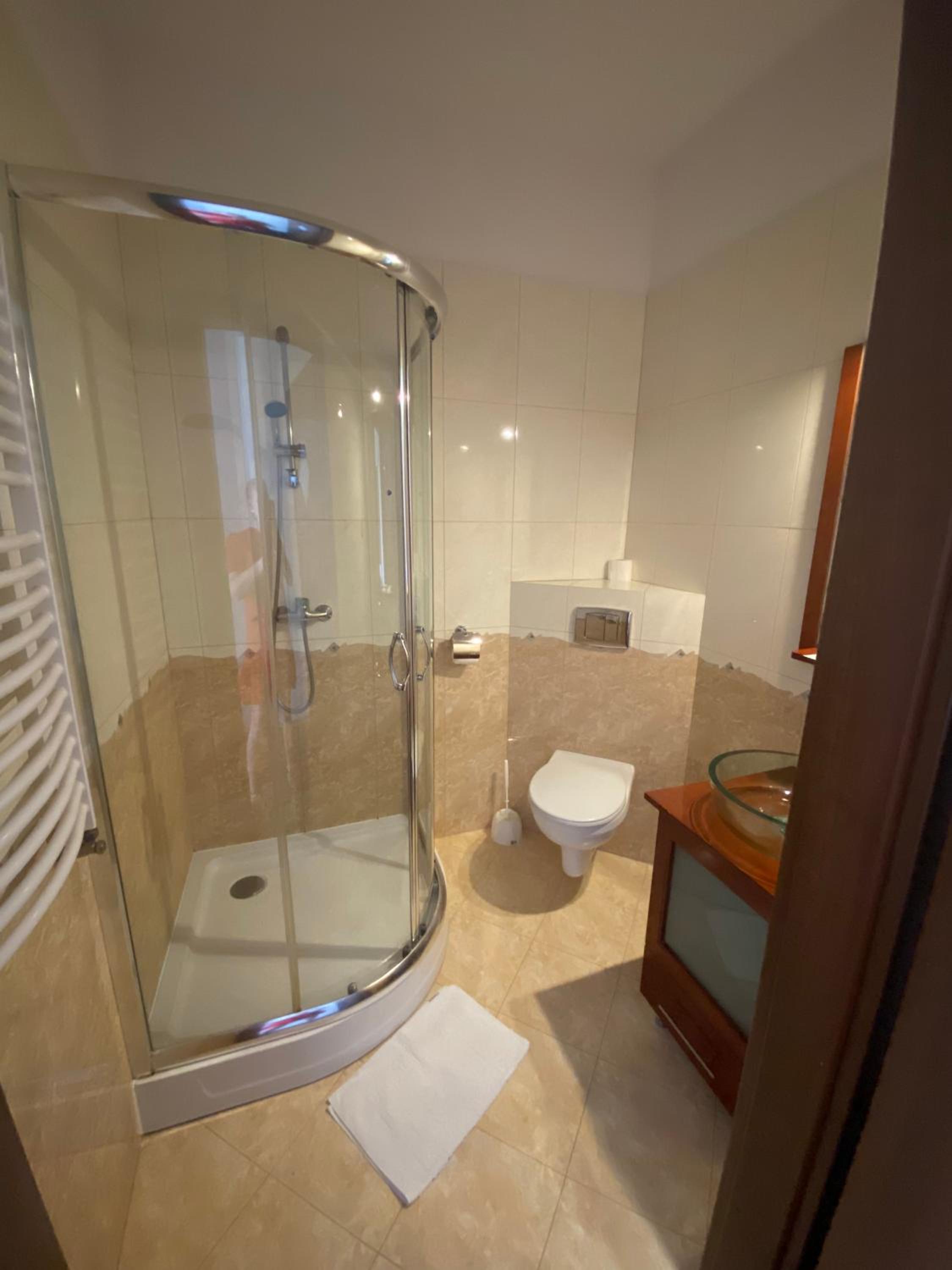 Large Twin Room - Photo 17