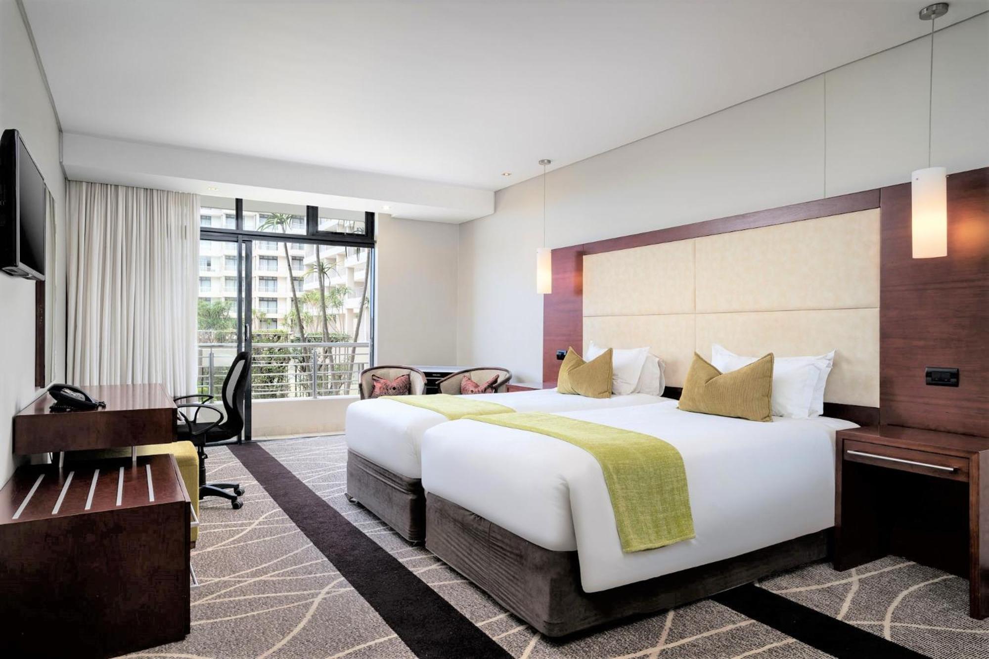 Executive Room with Two Double Beds - Photo 1