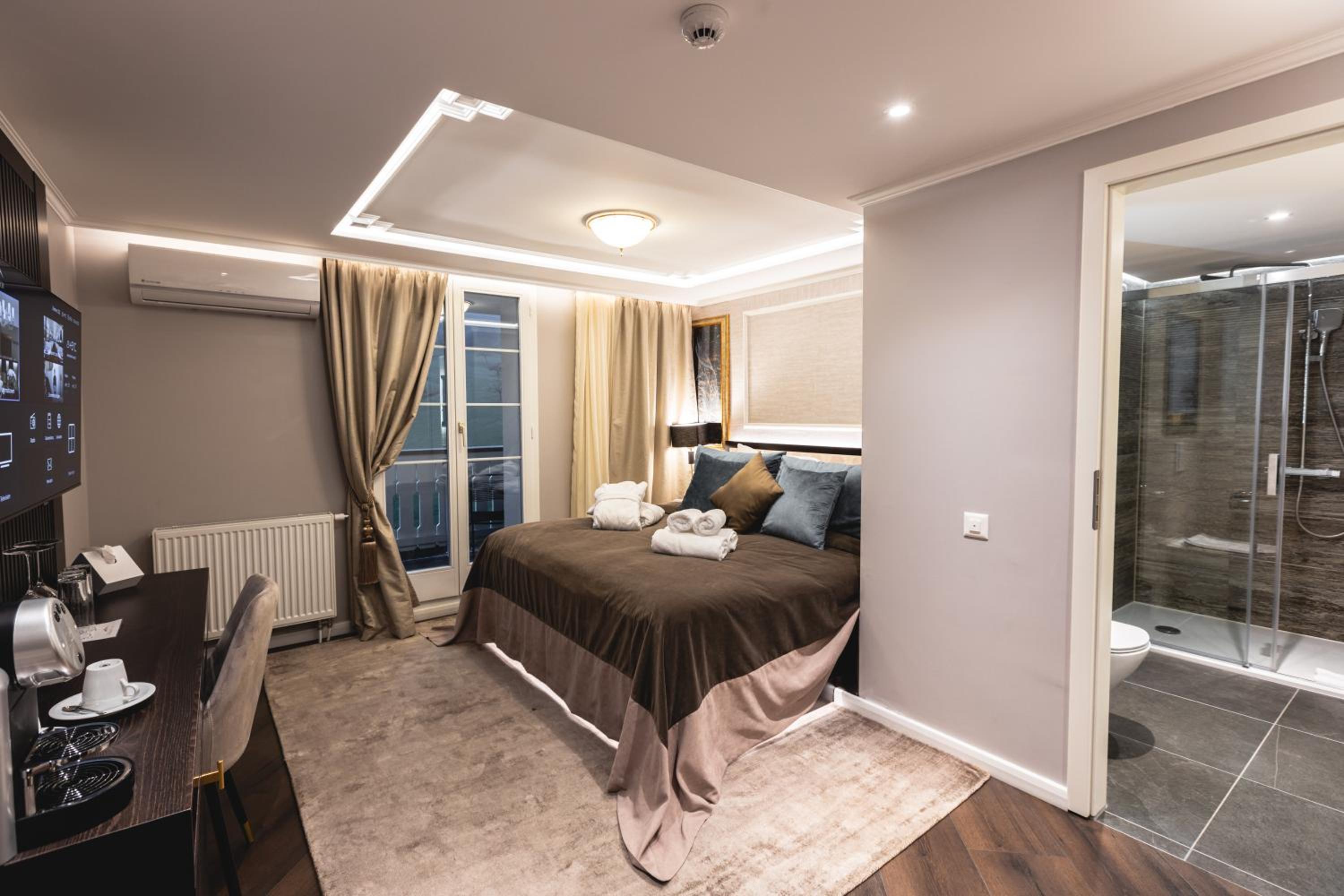 Double Room with Balcony and Mountain View photo 2