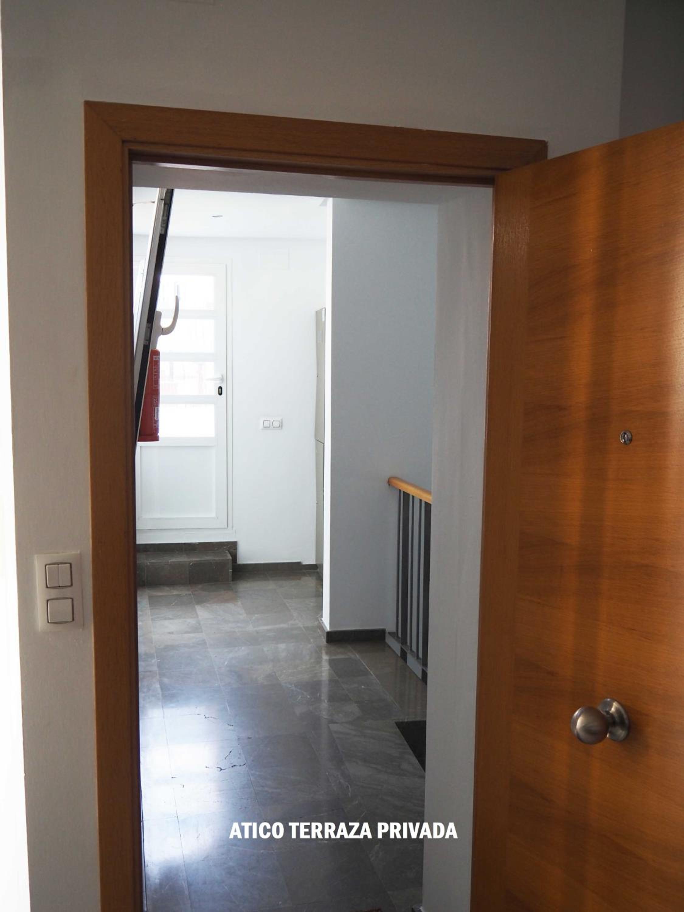 Penthouse Apartment - Photo 35