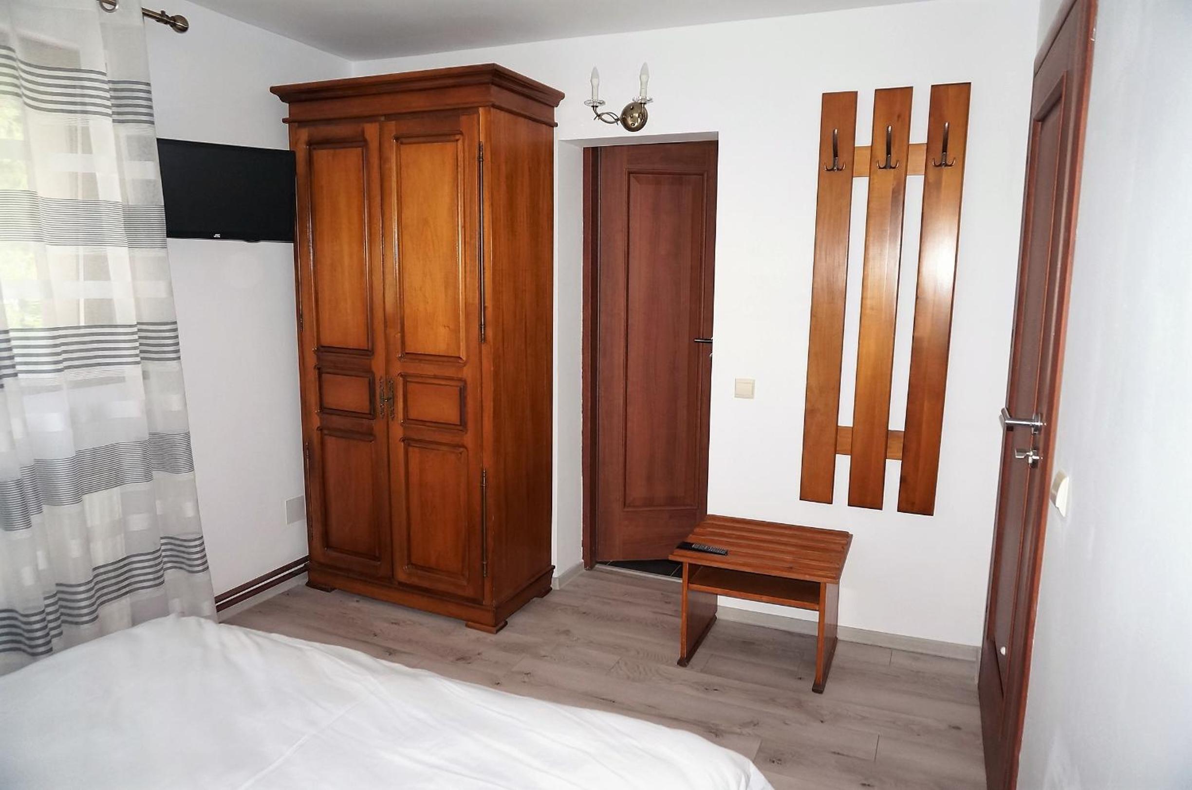 Double Room with Private Bathroom - Photo 1