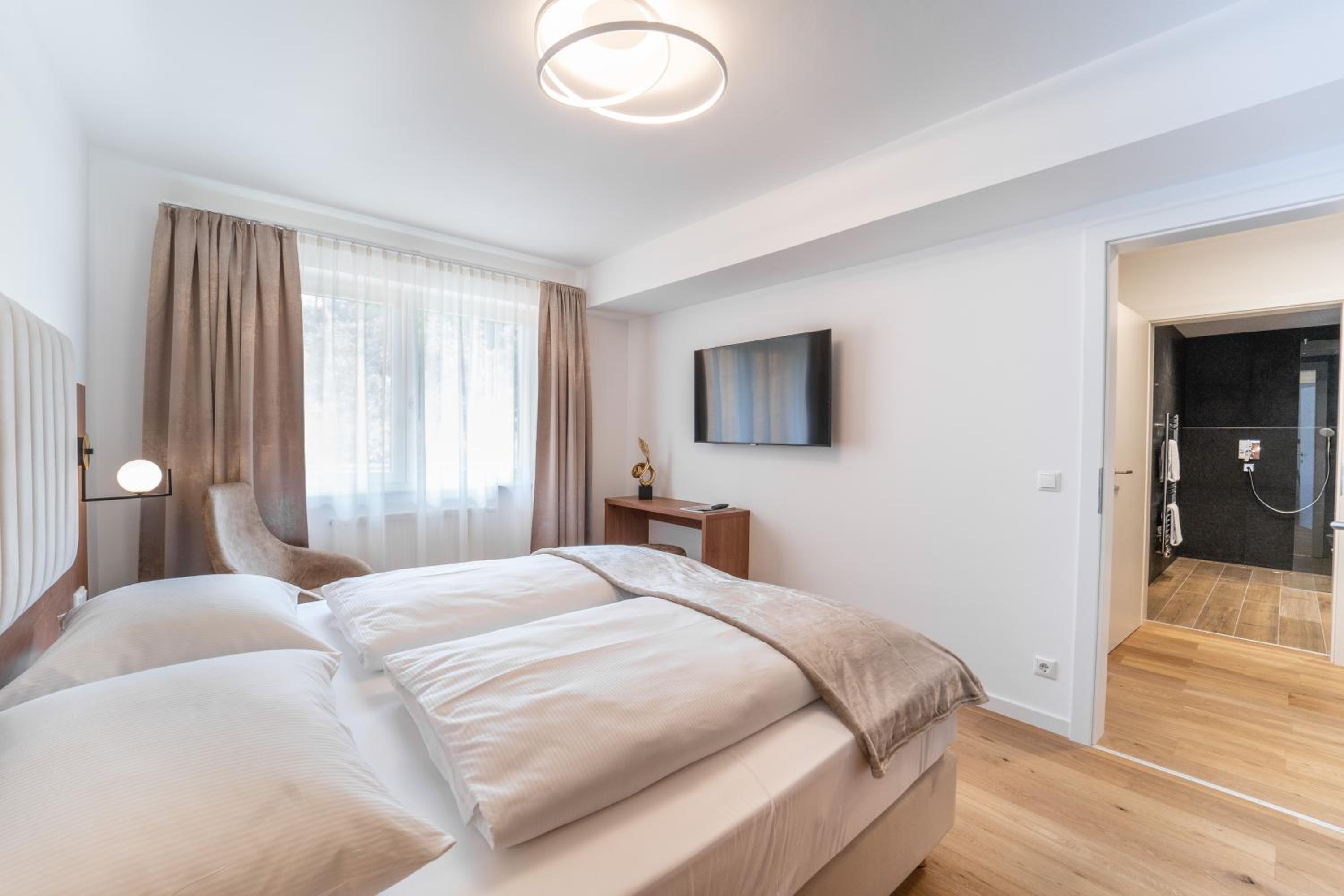 Suite with Electric Fireplace - Photo 1