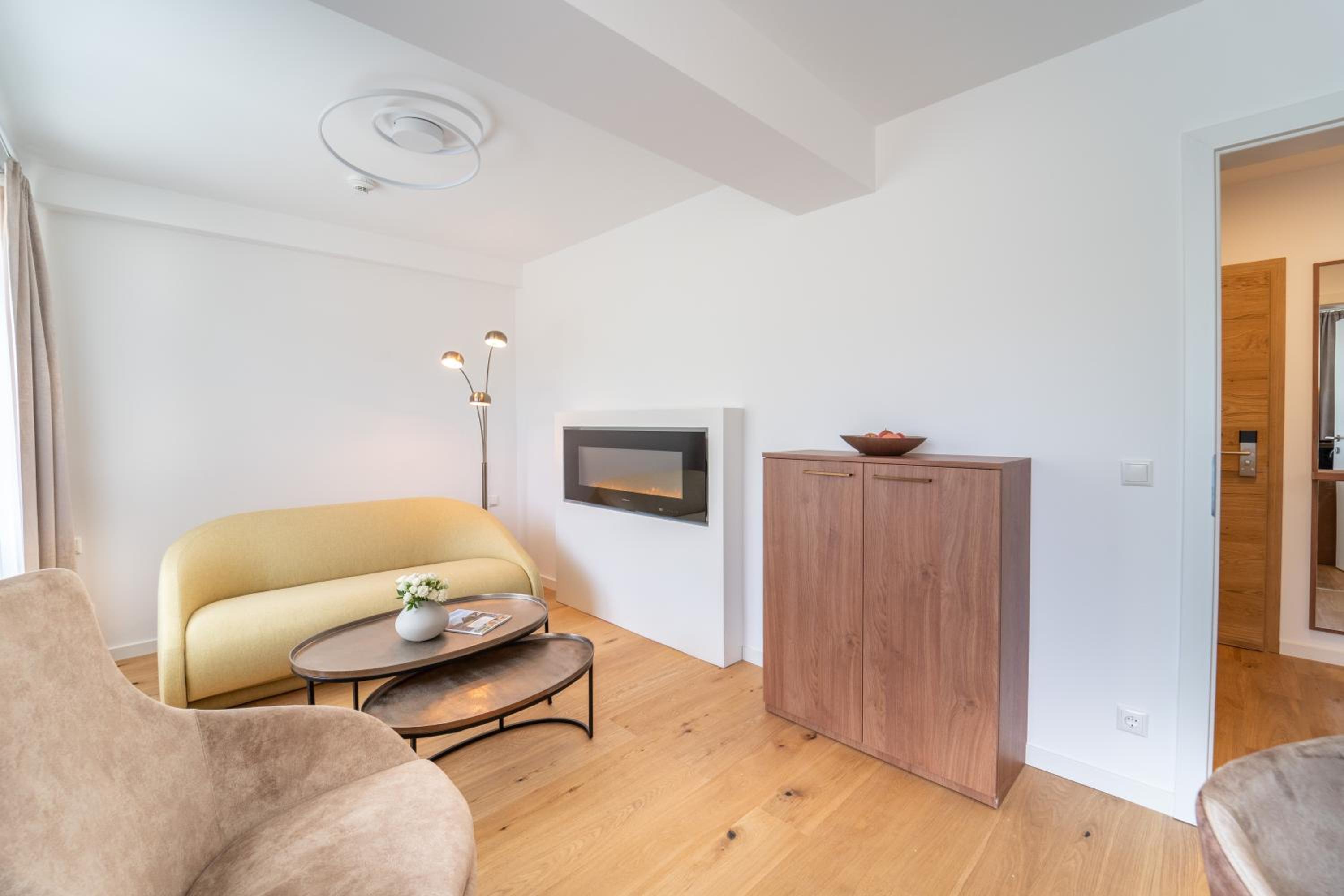 Suite with Electric Fireplace - Photo 3