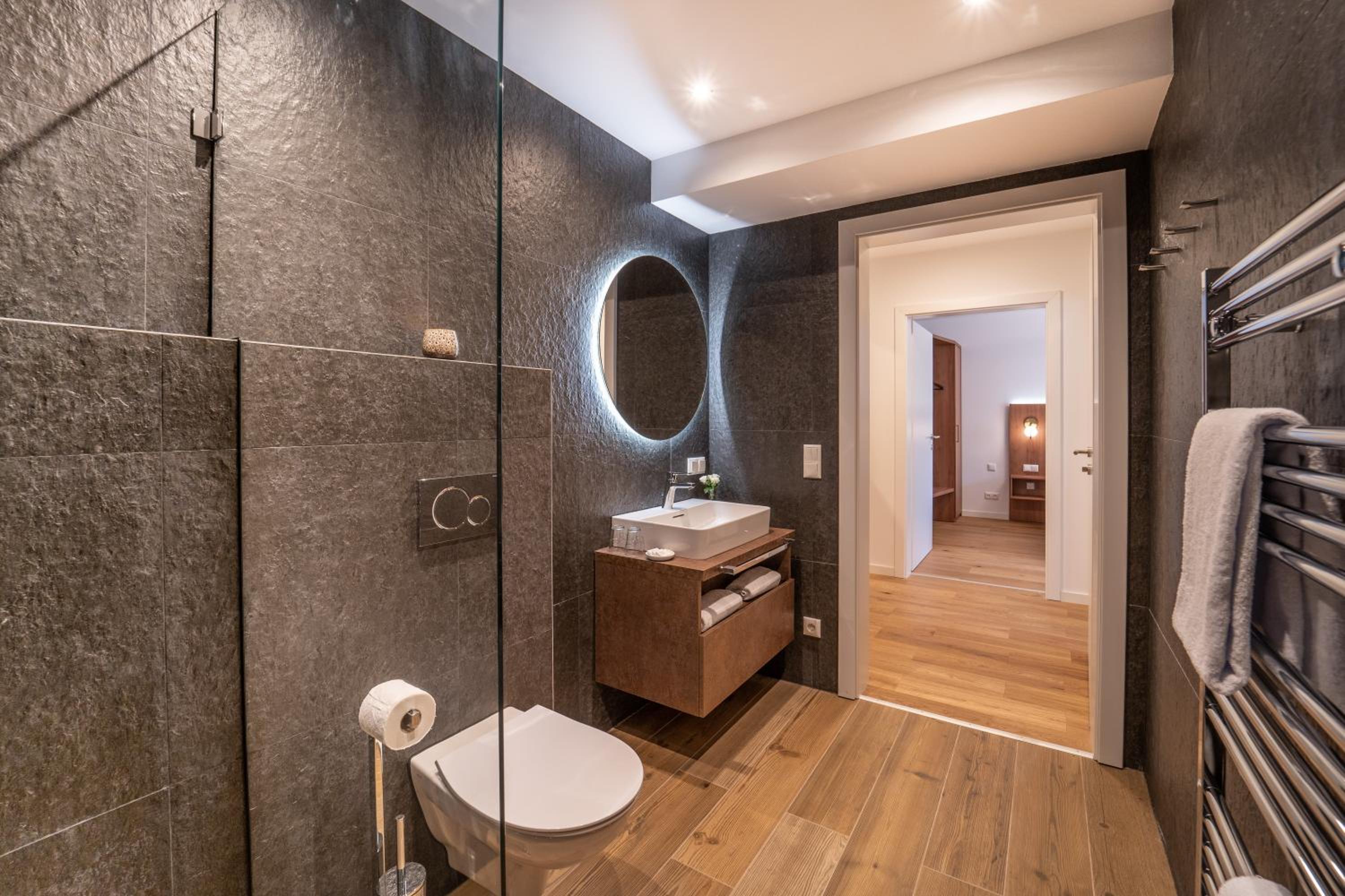 Suite with Electric Fireplace - Photo 5