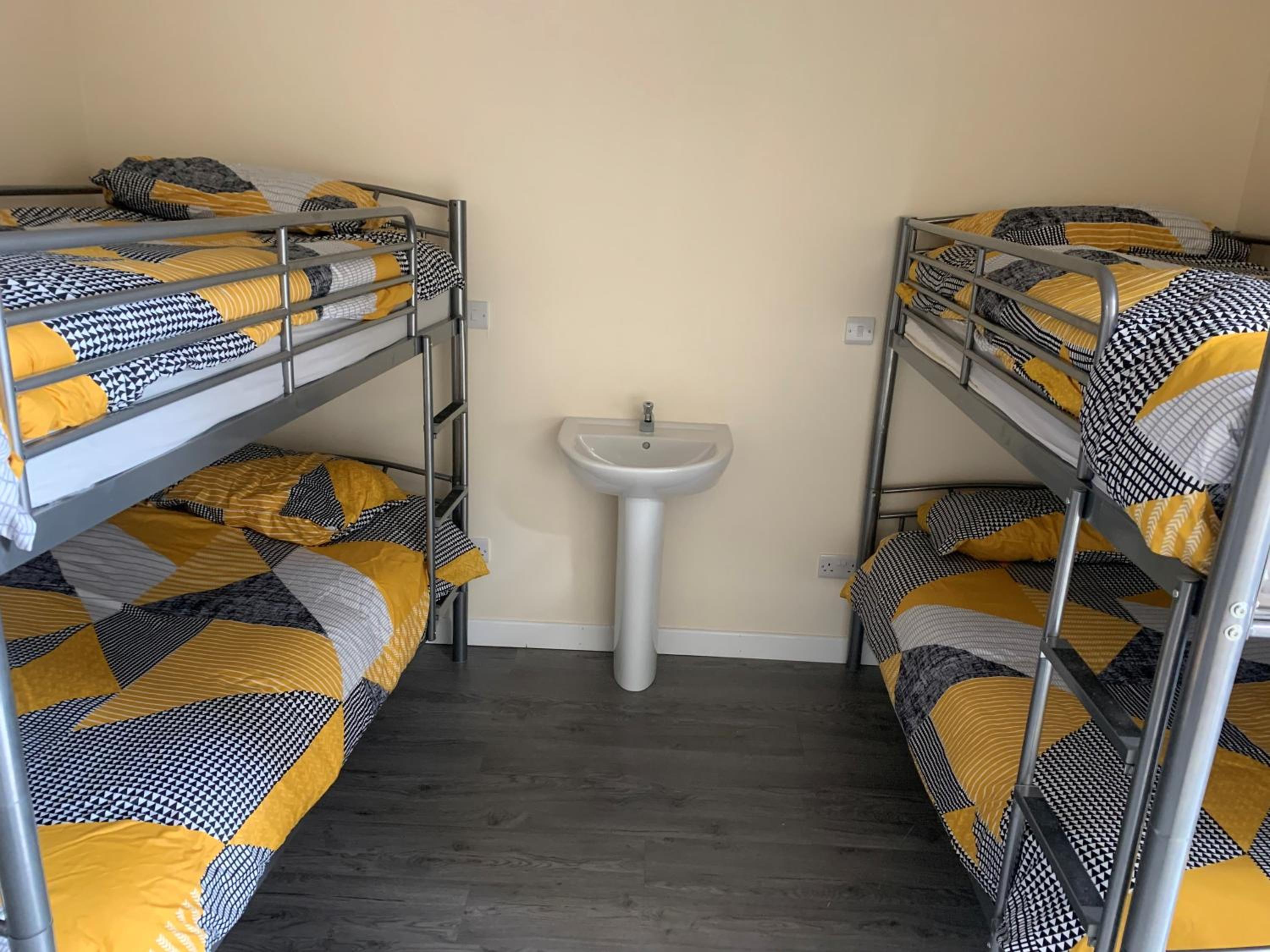 8-Bed Mixed Dormitory Room photo 2