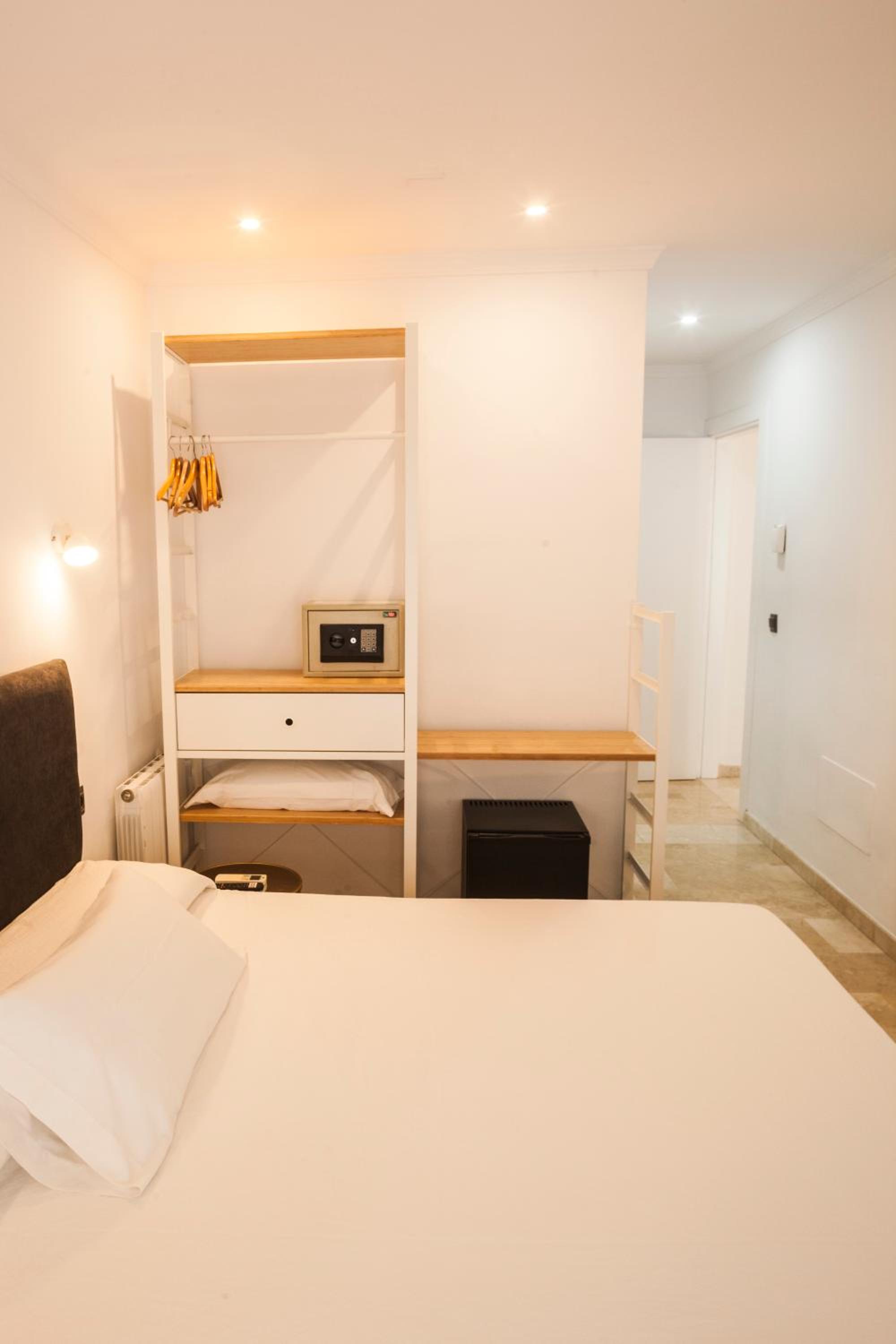 Double Room - Photo 3