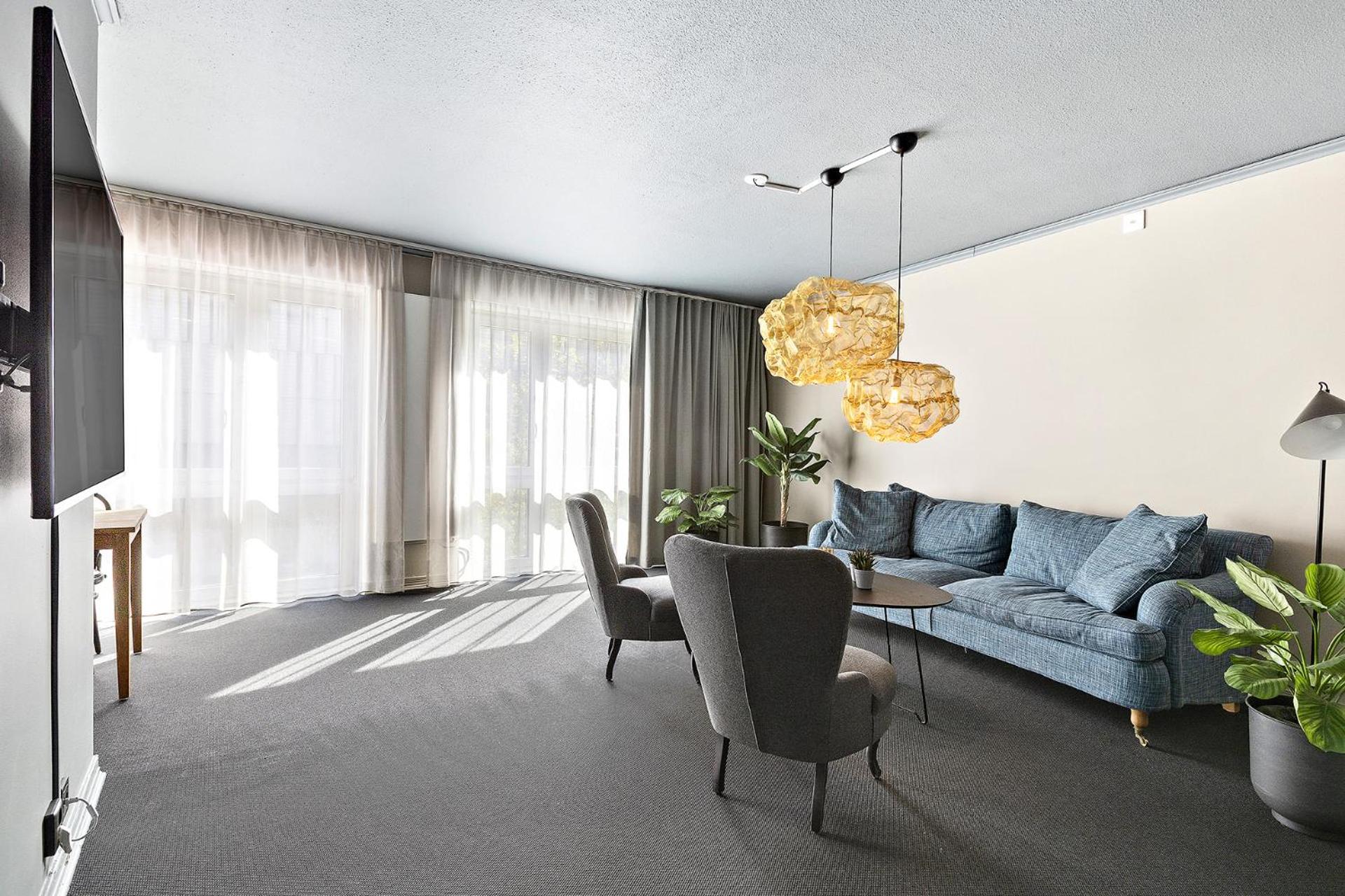 One-Bedroom King Suite - Photo 3