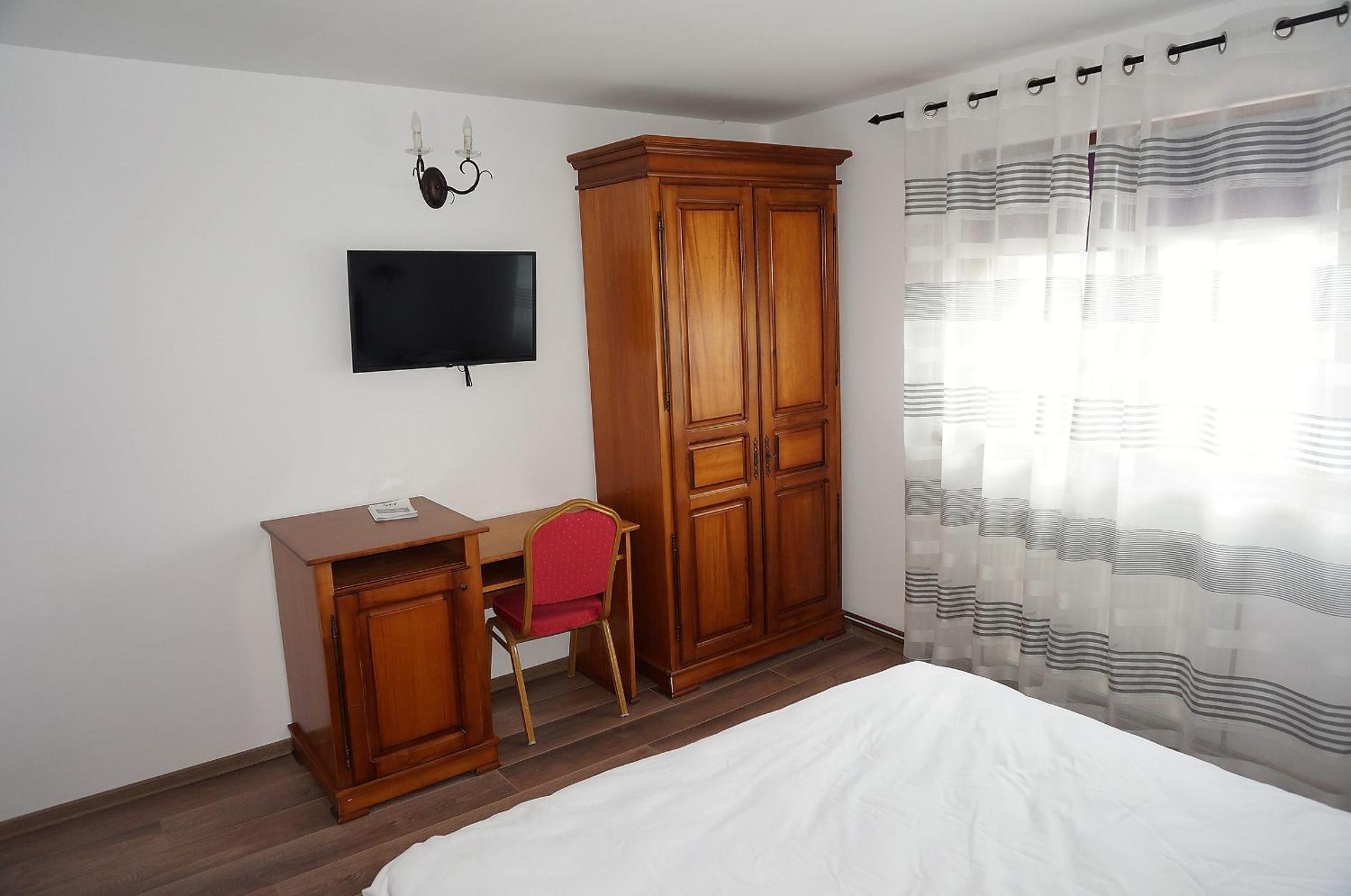 Double Room with Private Bathroom - Photo 3
