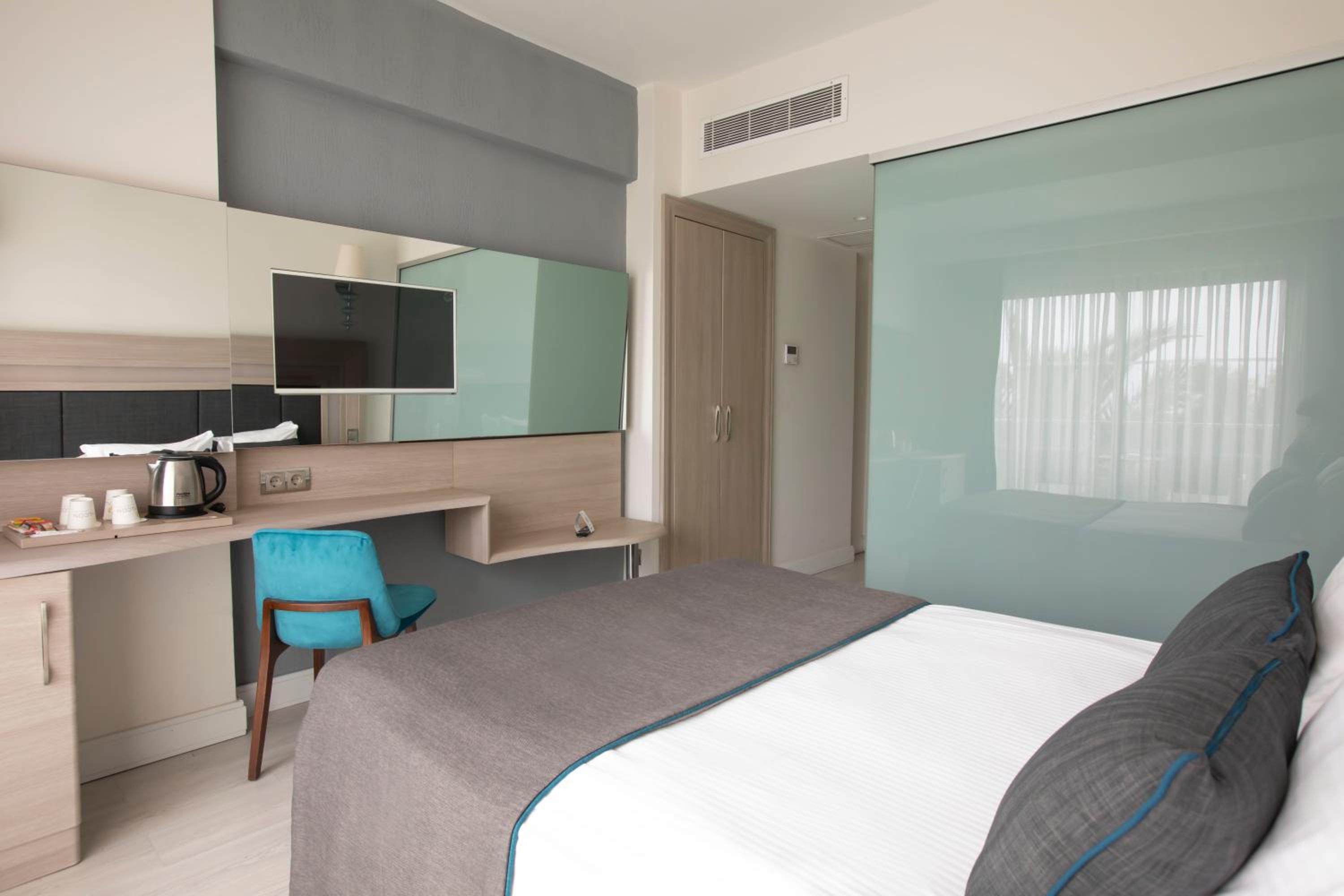 Standard Double or Twin Room with Land View