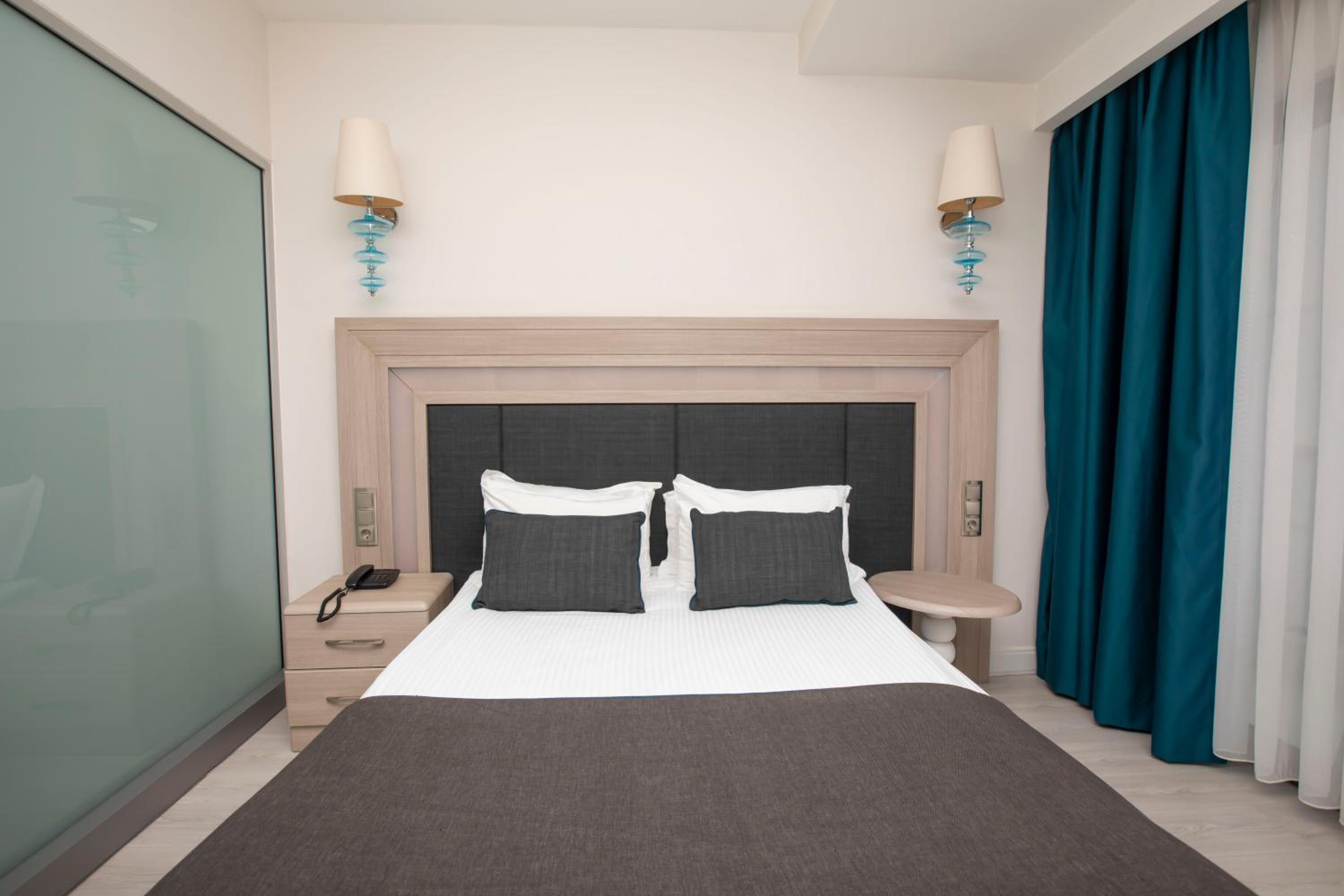 Standard Double or Twin Room with Land View