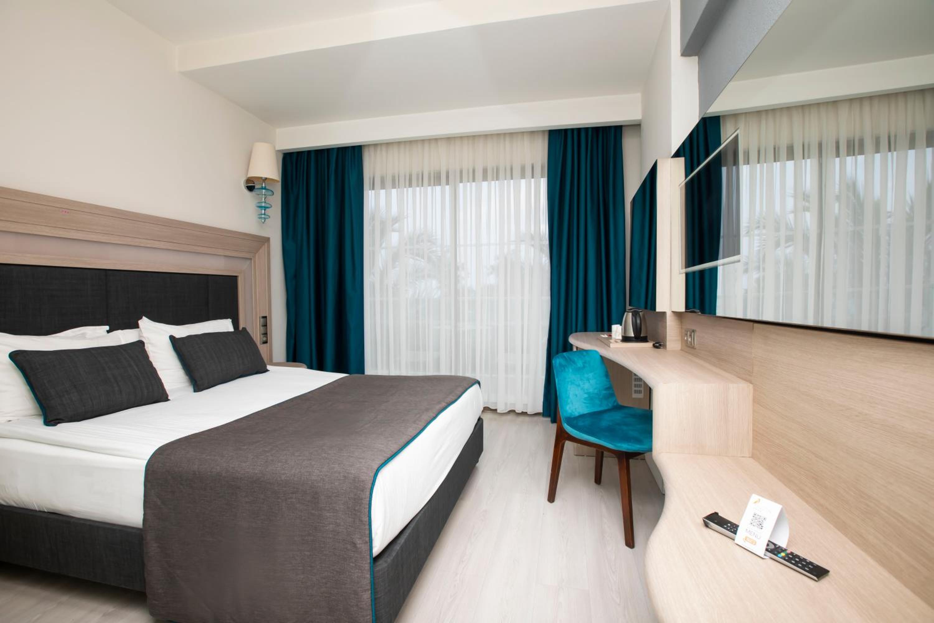 Standard Double or Twin Room with Land View